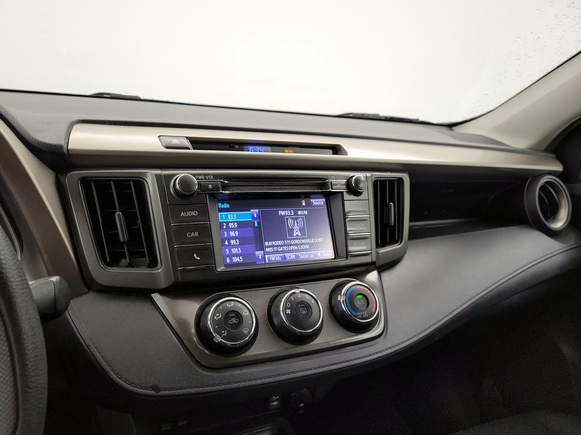 Thumbnail: 2015 Toyota RAV4 - 15