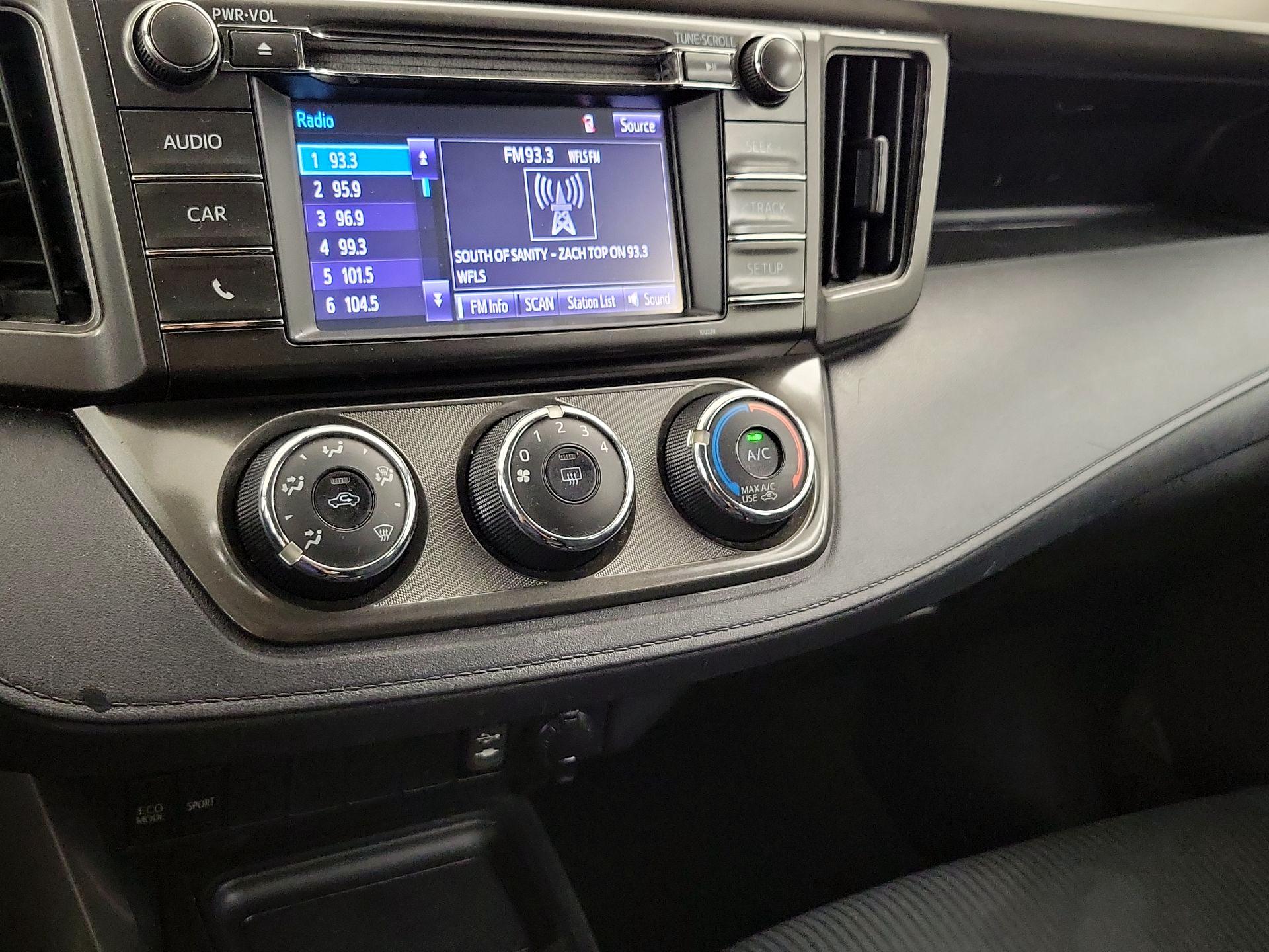 Thumbnail: 2015 Toyota RAV4 - 16