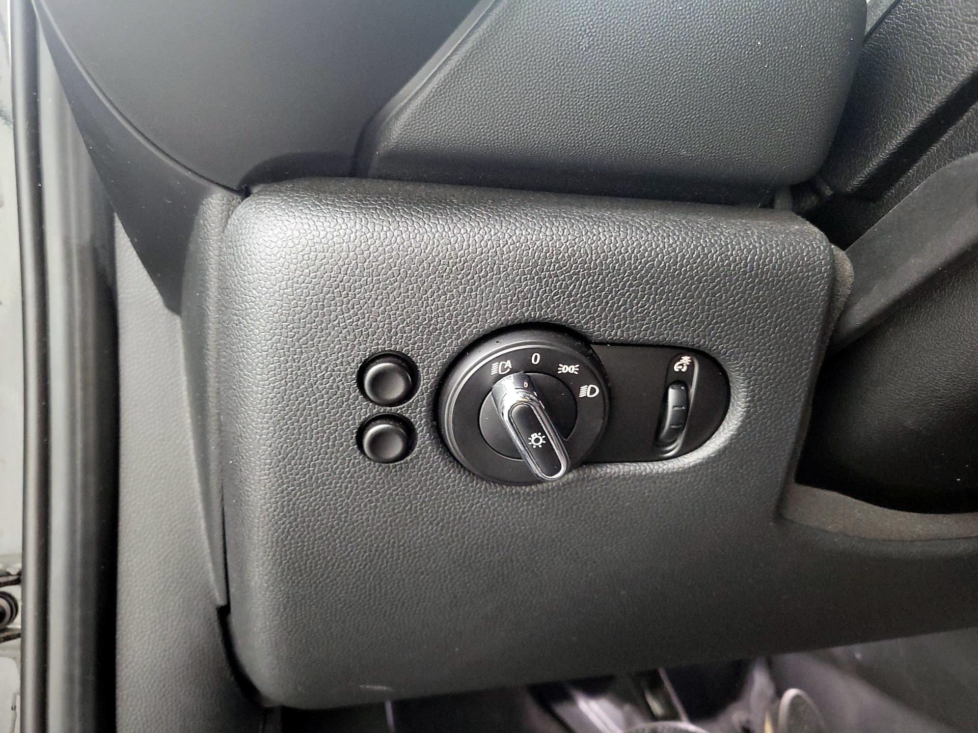 Thumbnail: 2017 MINI Cooper Hardtop - 13