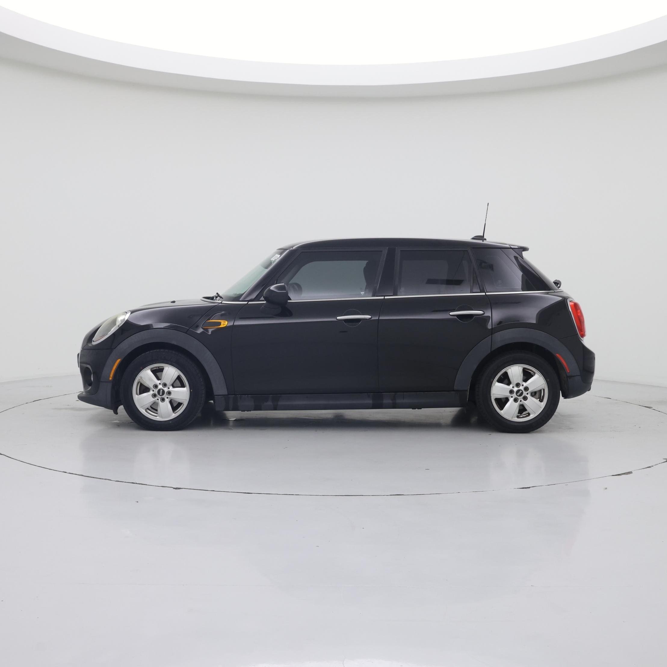 Thumbnail: 2017 MINI Cooper Hardtop - 3