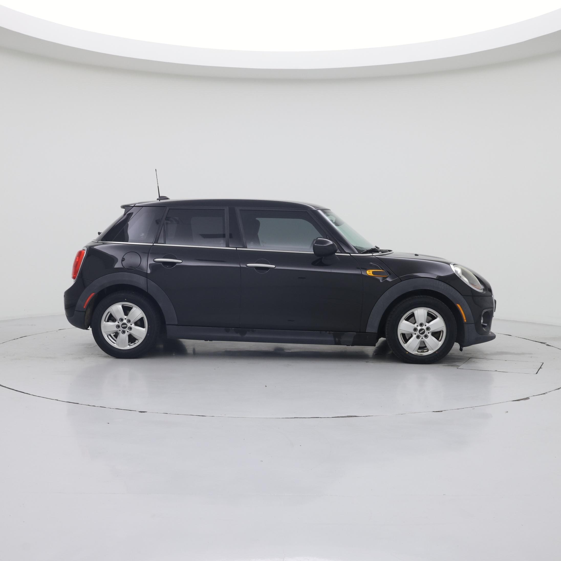 Thumbnail: 2017 MINI Cooper Hardtop - 7