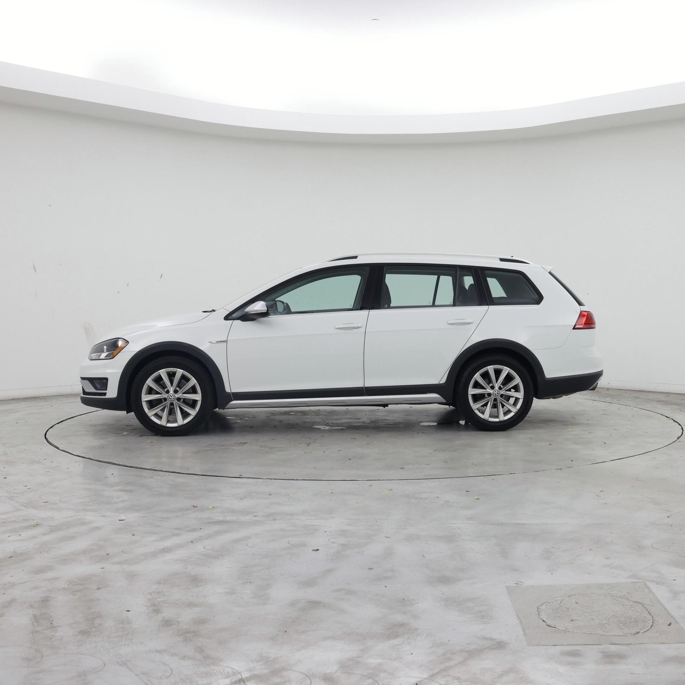Thumbnail: 2017 Volkswagen Golf - 3