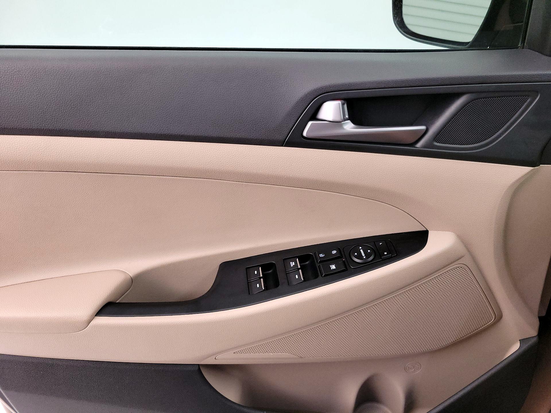 Thumbnail: 2016 Hyundai Tucson - 12