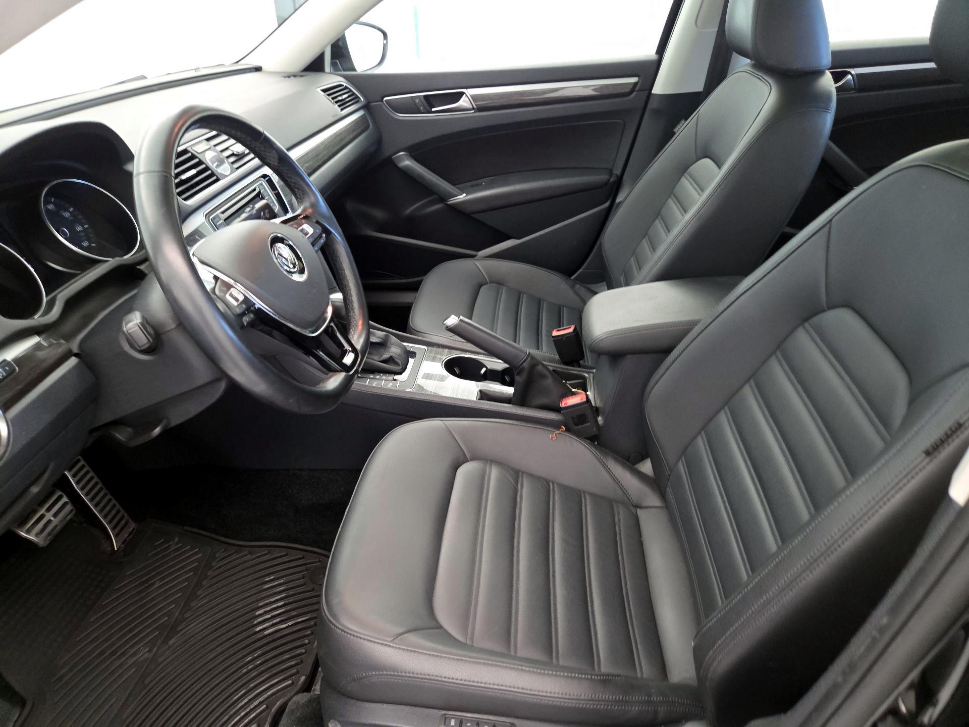 Thumbnail: 2017 Volkswagen Passat - 11