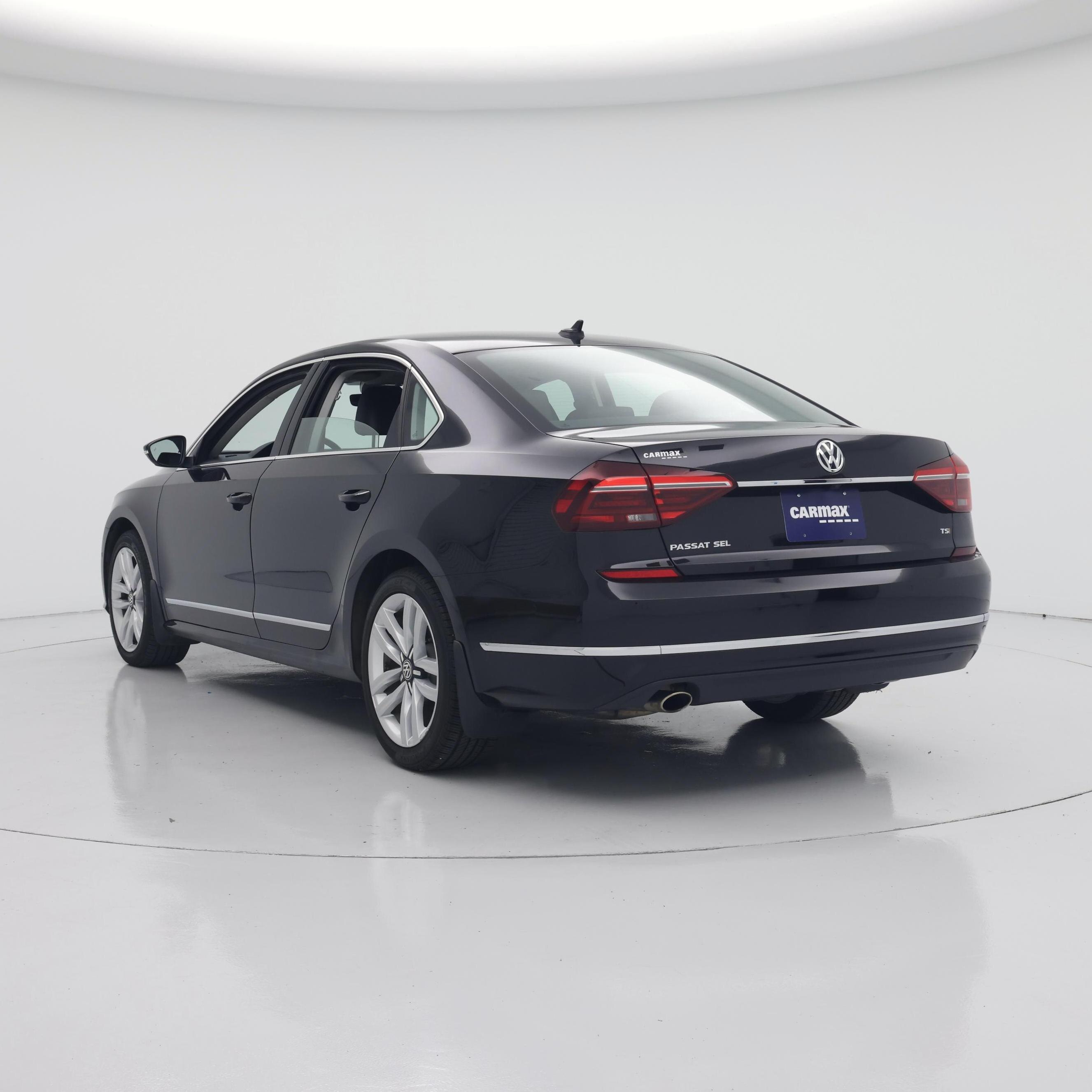 Thumbnail: 2017 Volkswagen Passat - 2