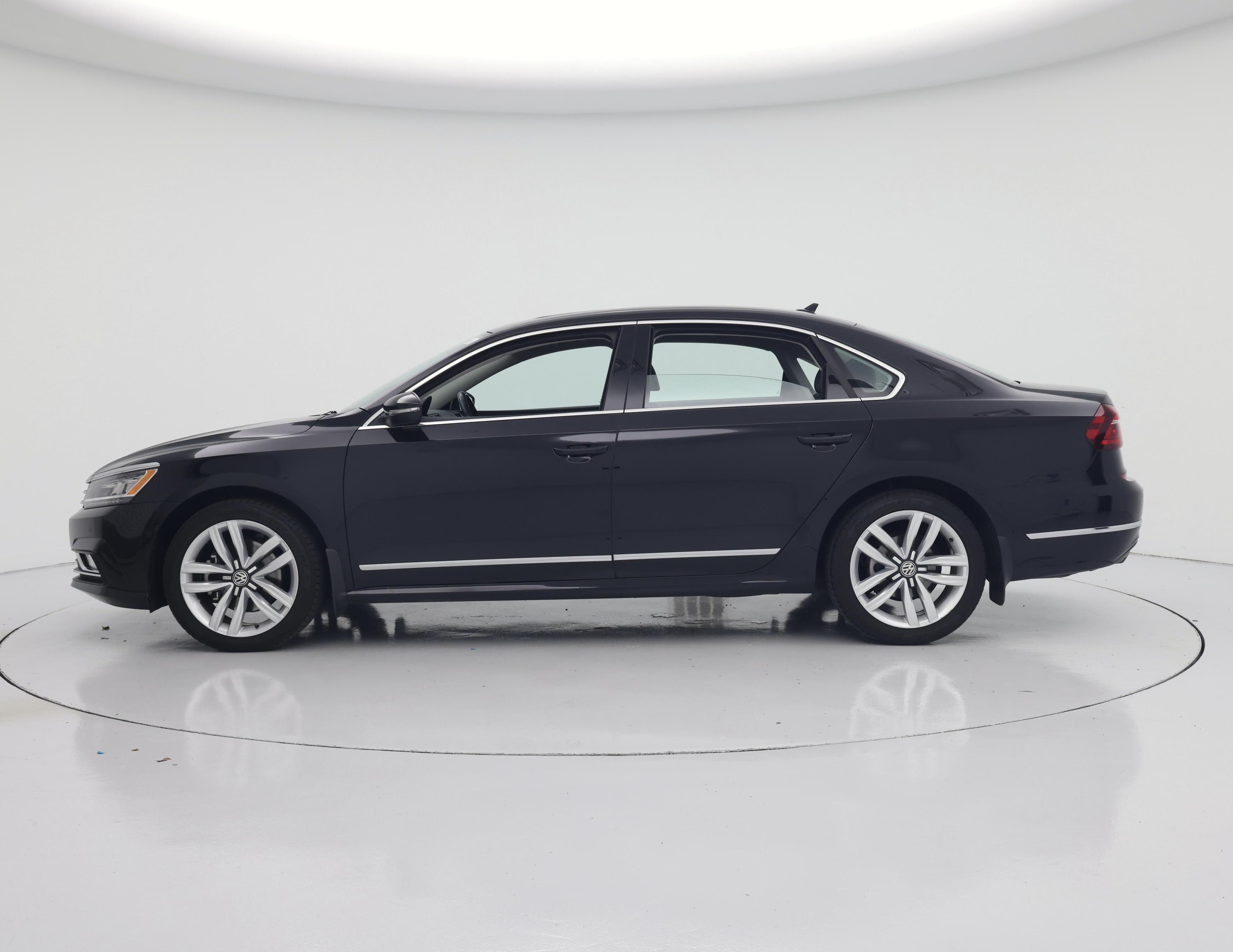 Thumbnail: 2017 Volkswagen Passat - 3