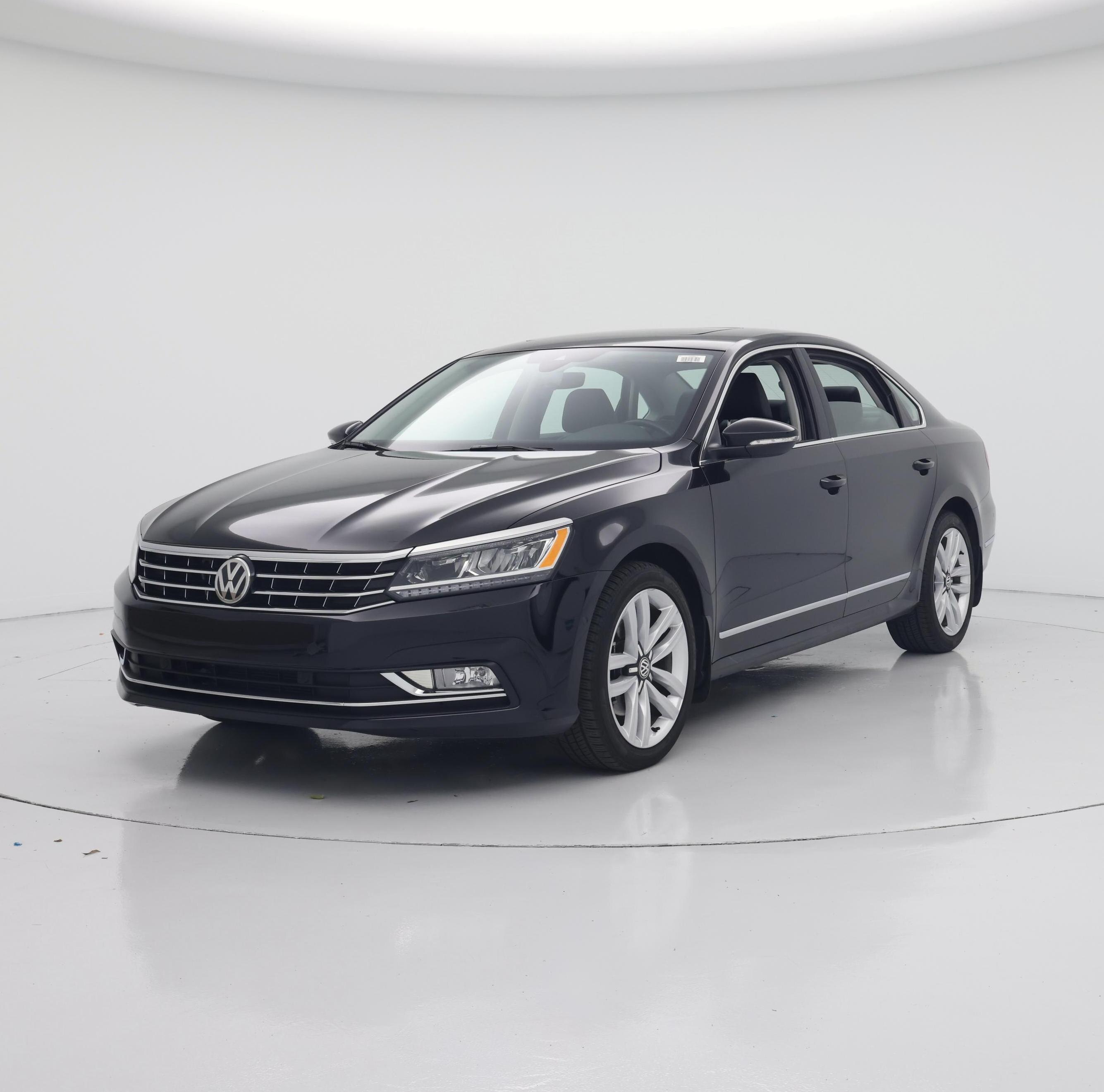 Thumbnail: 2017 Volkswagen Passat - 4