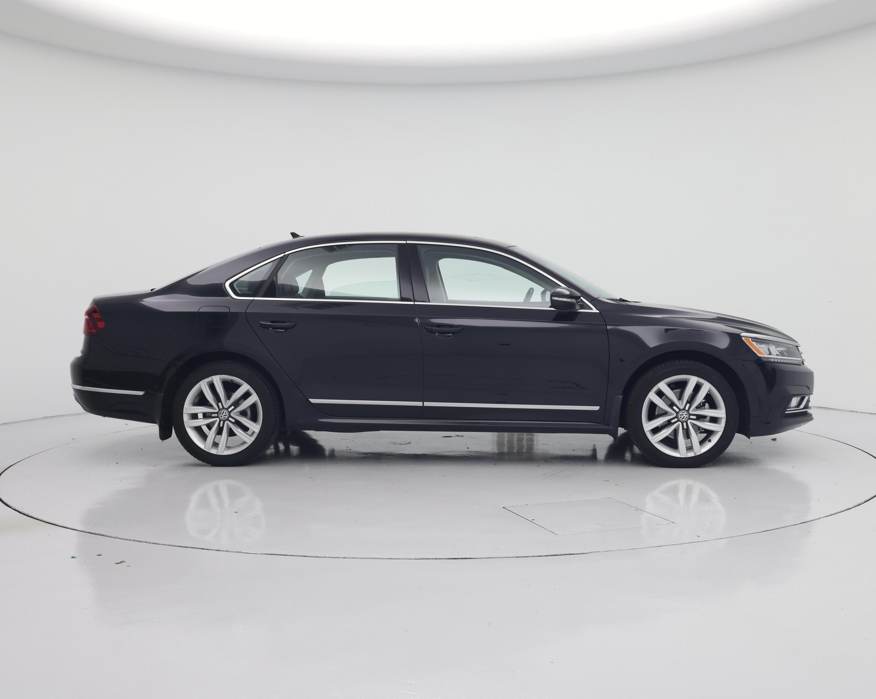 Thumbnail: 2017 Volkswagen Passat - 7