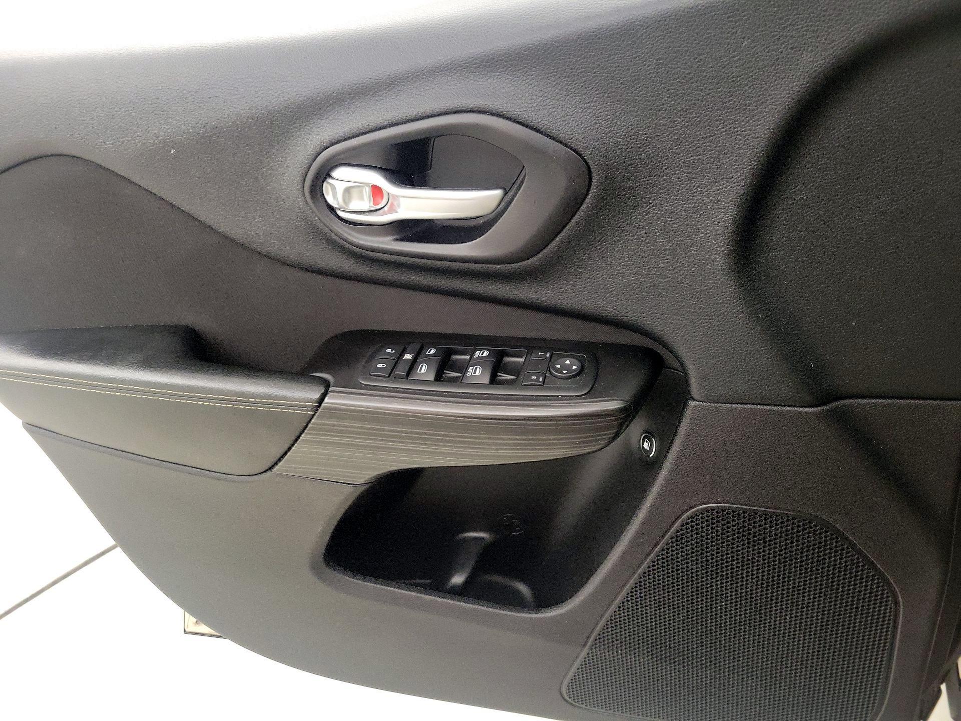Thumbnail: 2014 Jeep Cherokee - 12