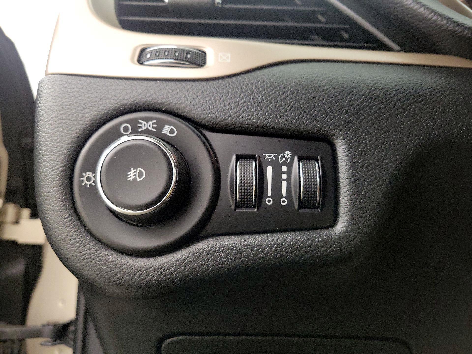 Thumbnail: 2014 Jeep Cherokee - 13
