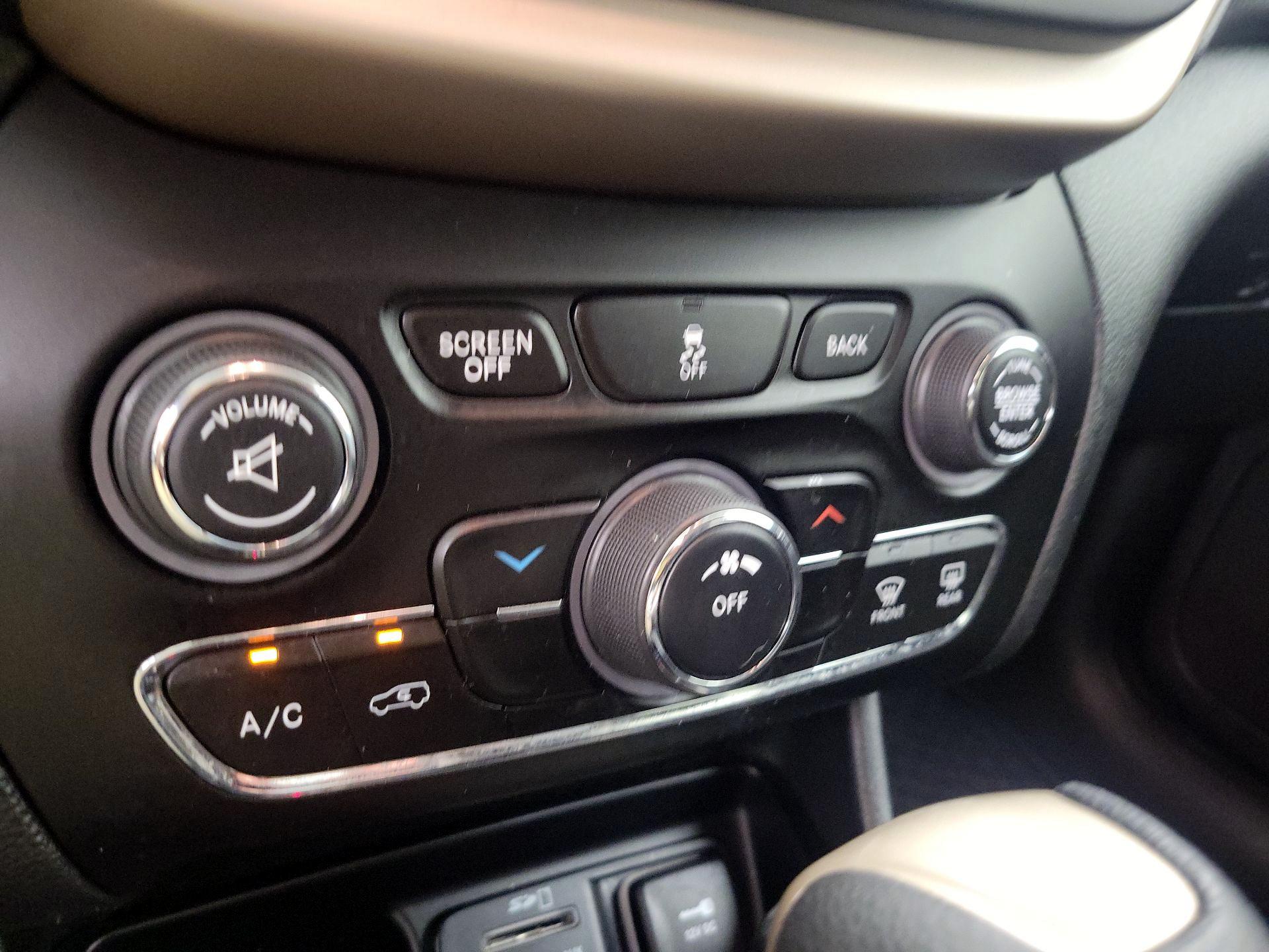 Thumbnail: 2014 Jeep Cherokee - 16