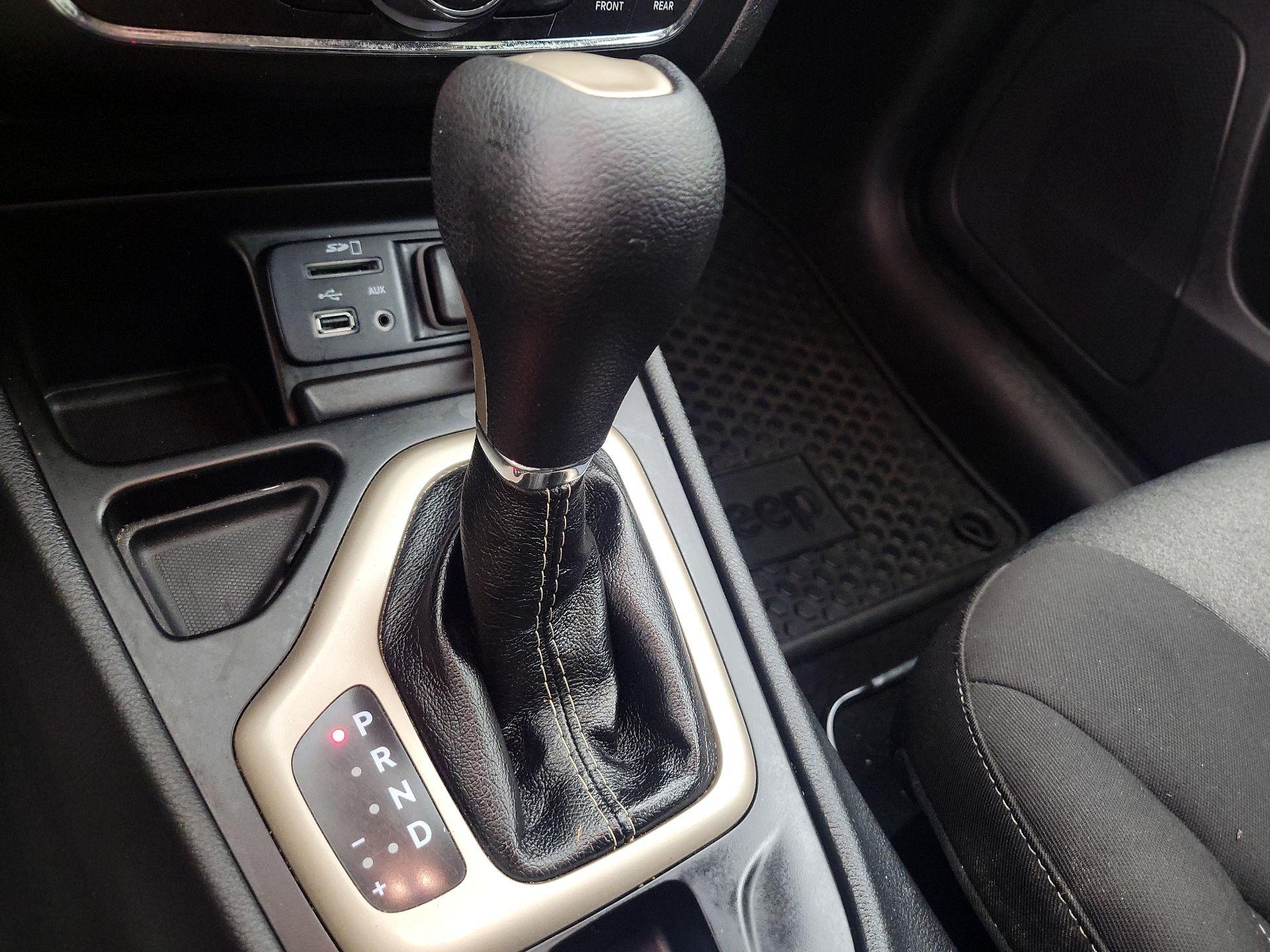 Thumbnail: 2014 Jeep Cherokee - 17