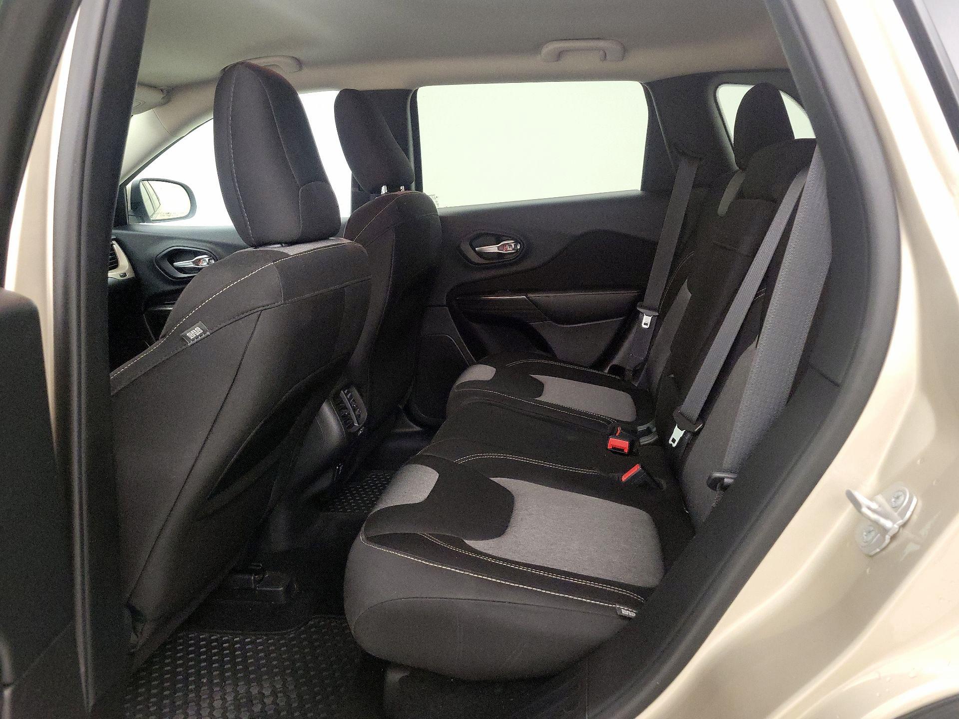 Thumbnail: 2014 Jeep Cherokee - 19