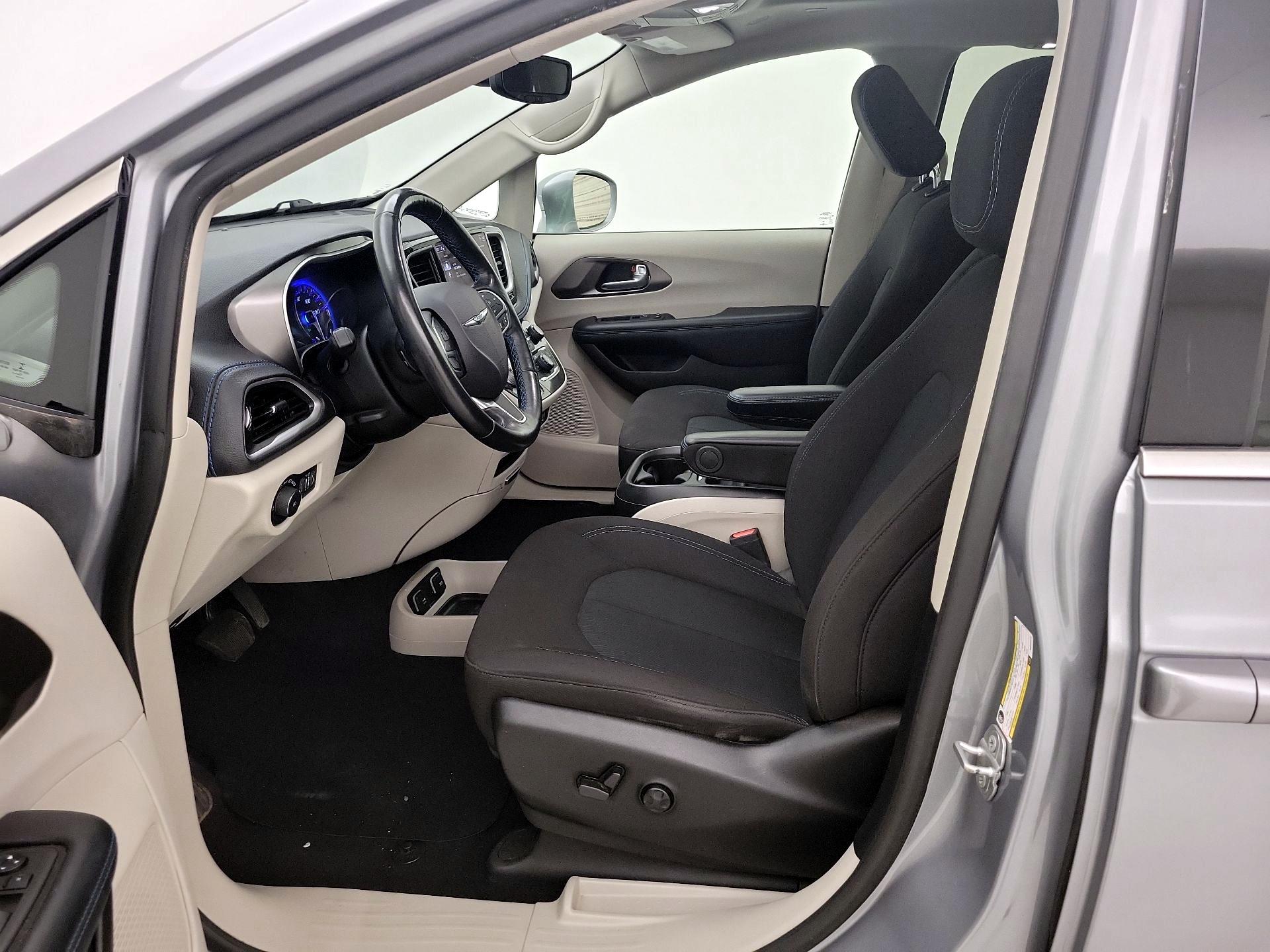 Thumbnail: 2021 Chrysler Pacifica - 11