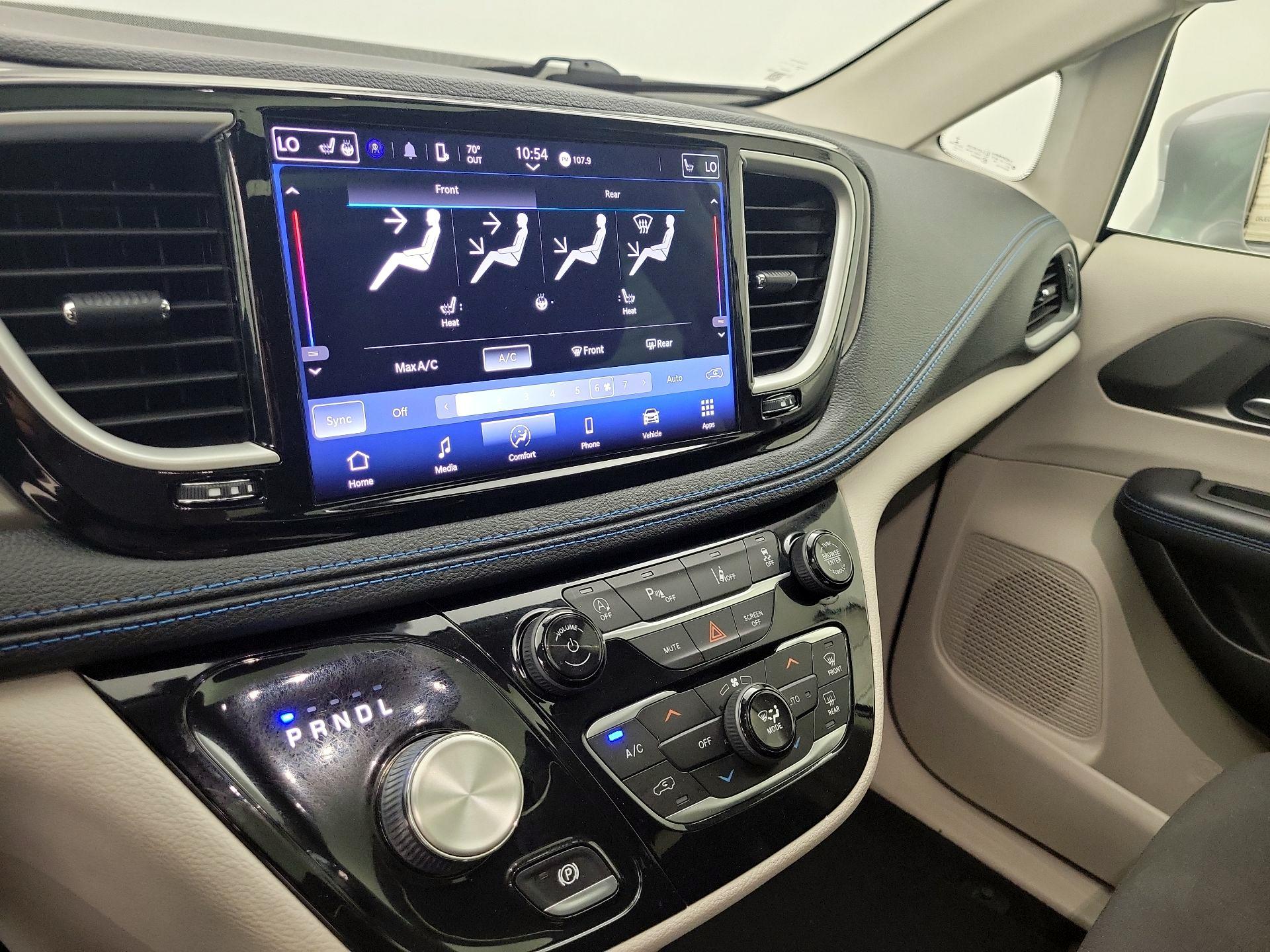 Thumbnail: 2021 Chrysler Pacifica - 16