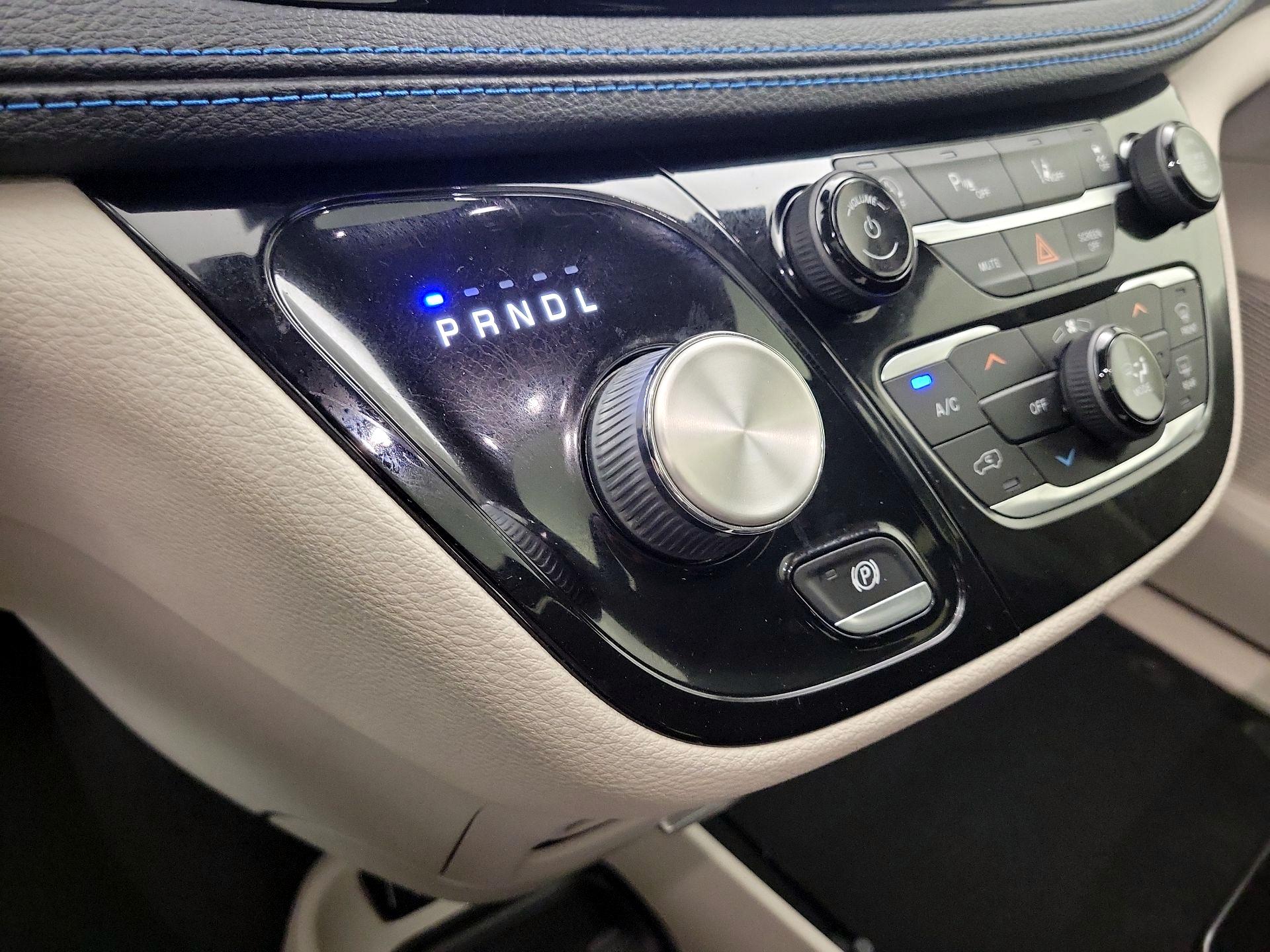 Thumbnail: 2021 Chrysler Pacifica - 17