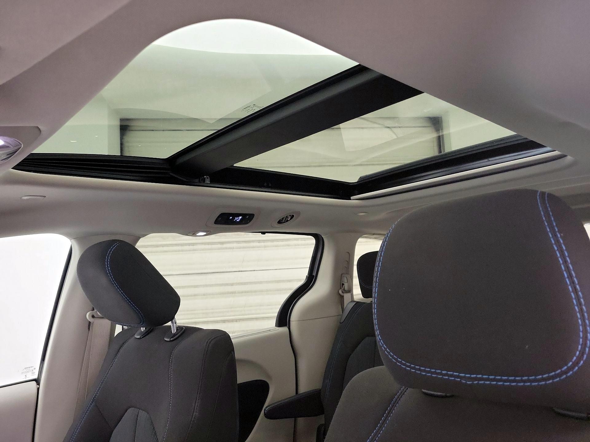 Thumbnail: 2021 Chrysler Pacifica - 19
