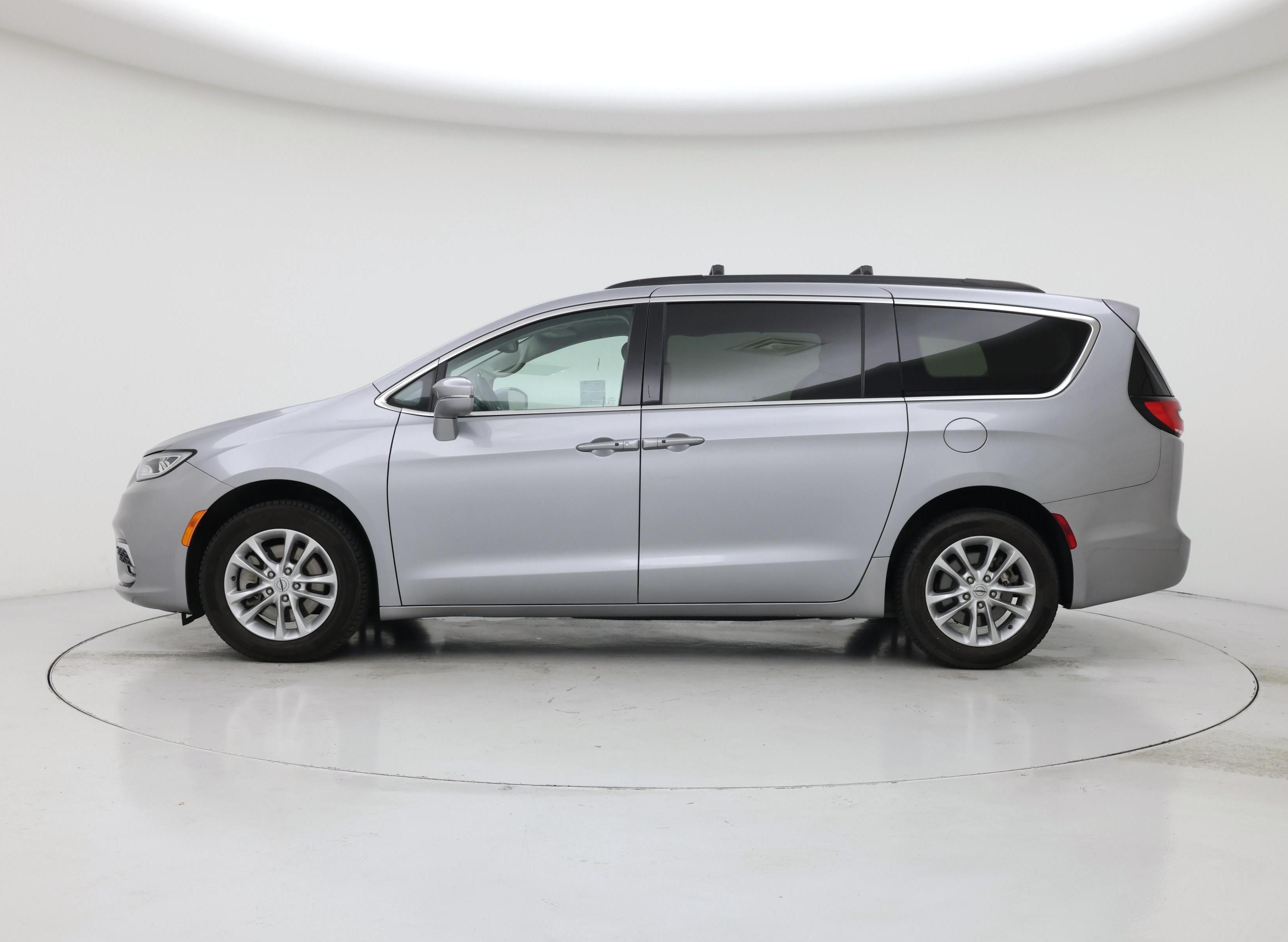 Thumbnail: 2021 Chrysler Pacifica - 3