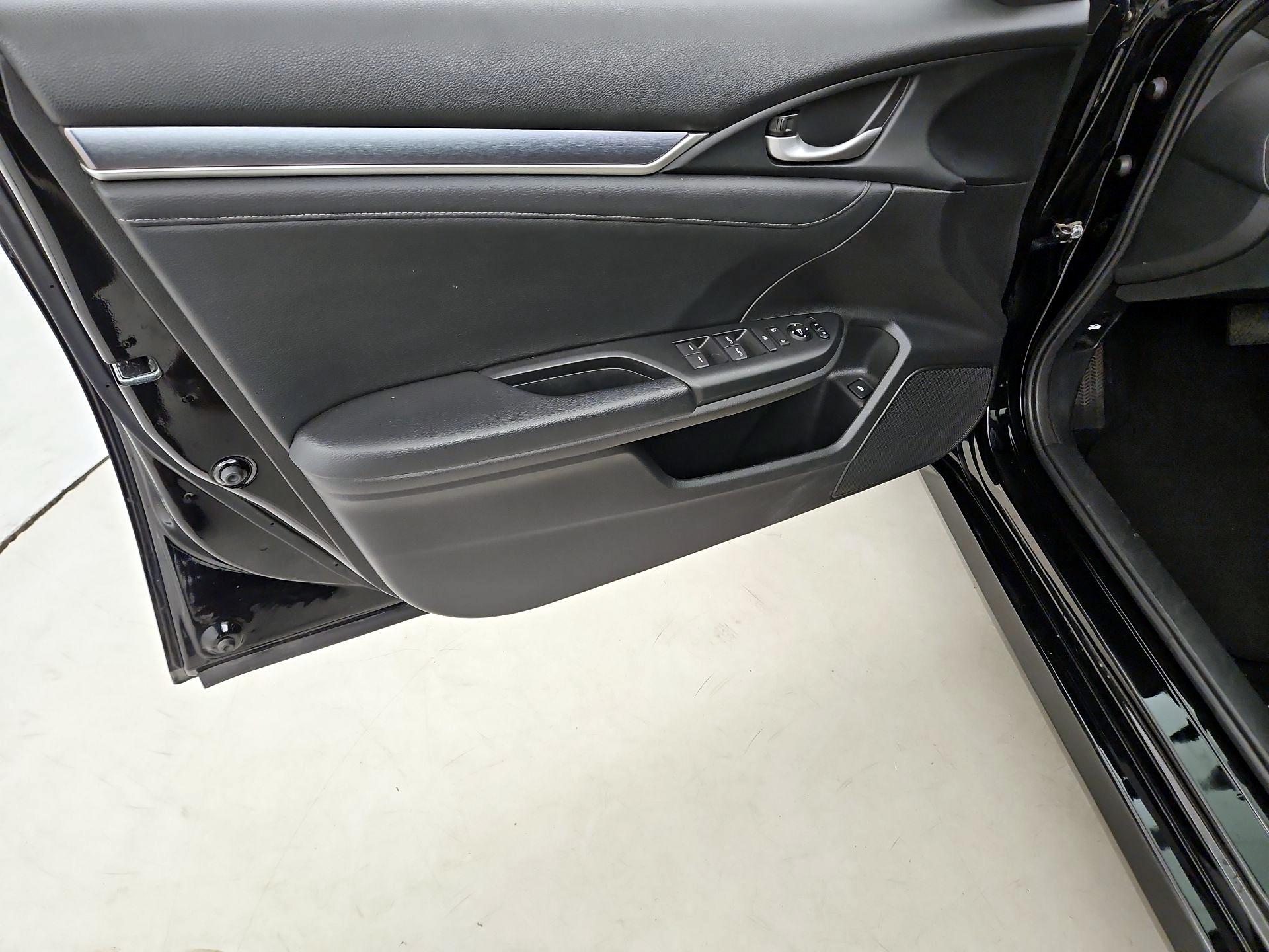 Thumbnail: 2016 Honda Civic - 12