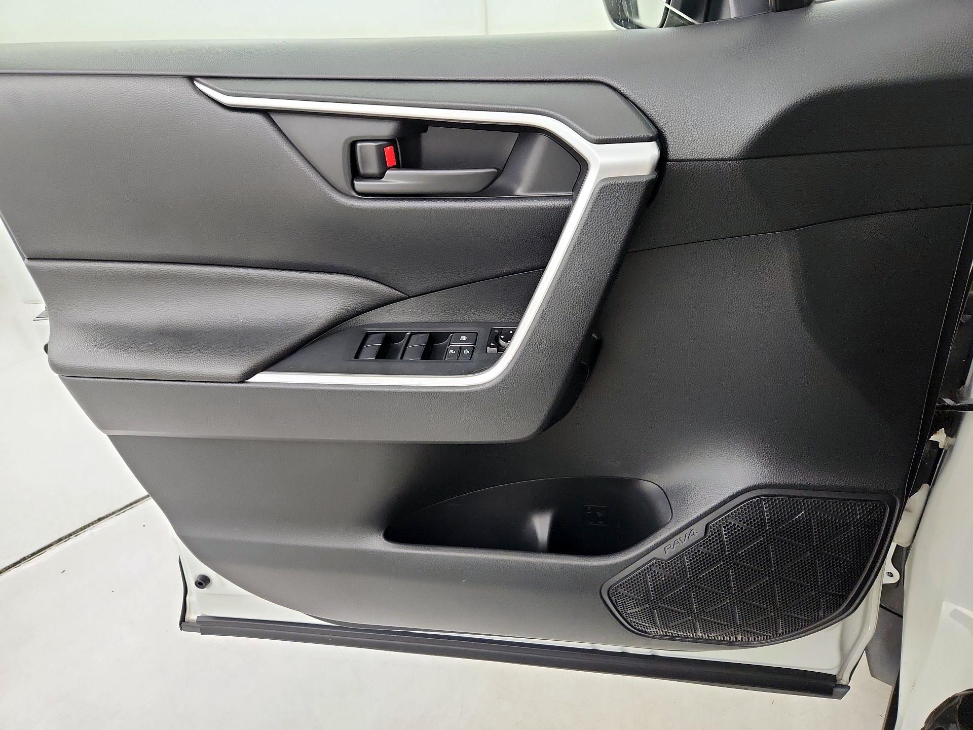 Thumbnail: 2019 Toyota RAV4 - 12