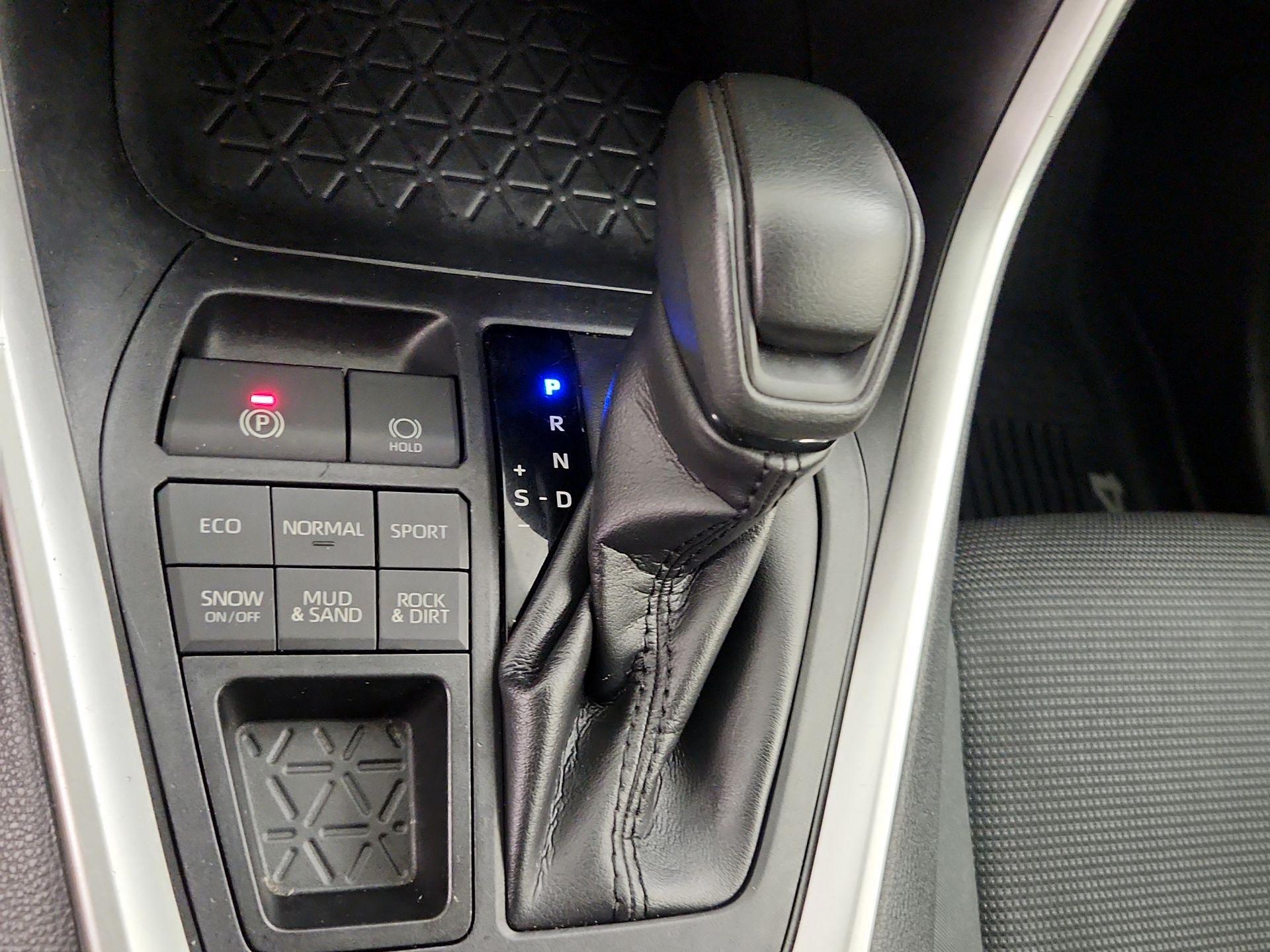 Thumbnail: 2019 Toyota RAV4 - 17