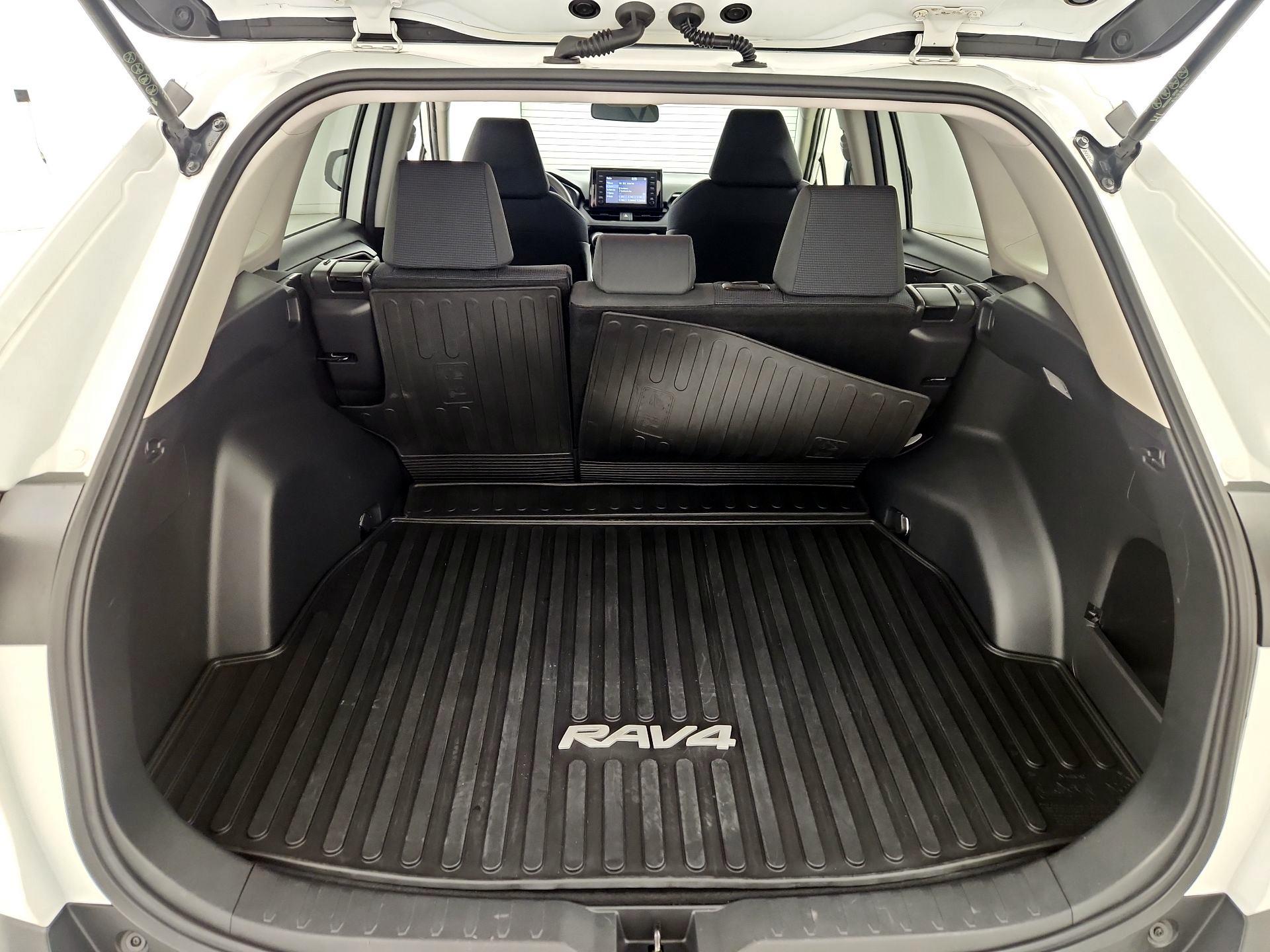 Thumbnail: 2019 Toyota RAV4 - 20