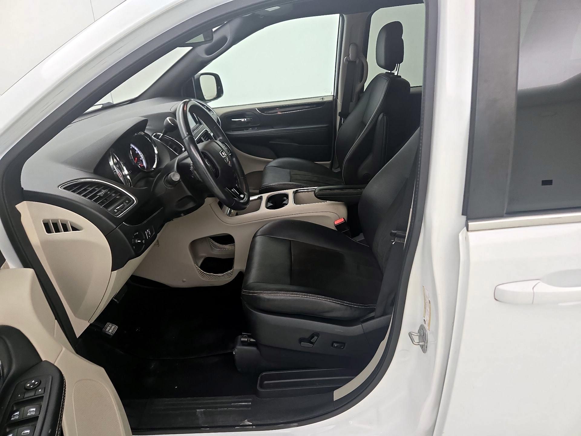 Thumbnail: 2019 Dodge Grand Caravan - 11