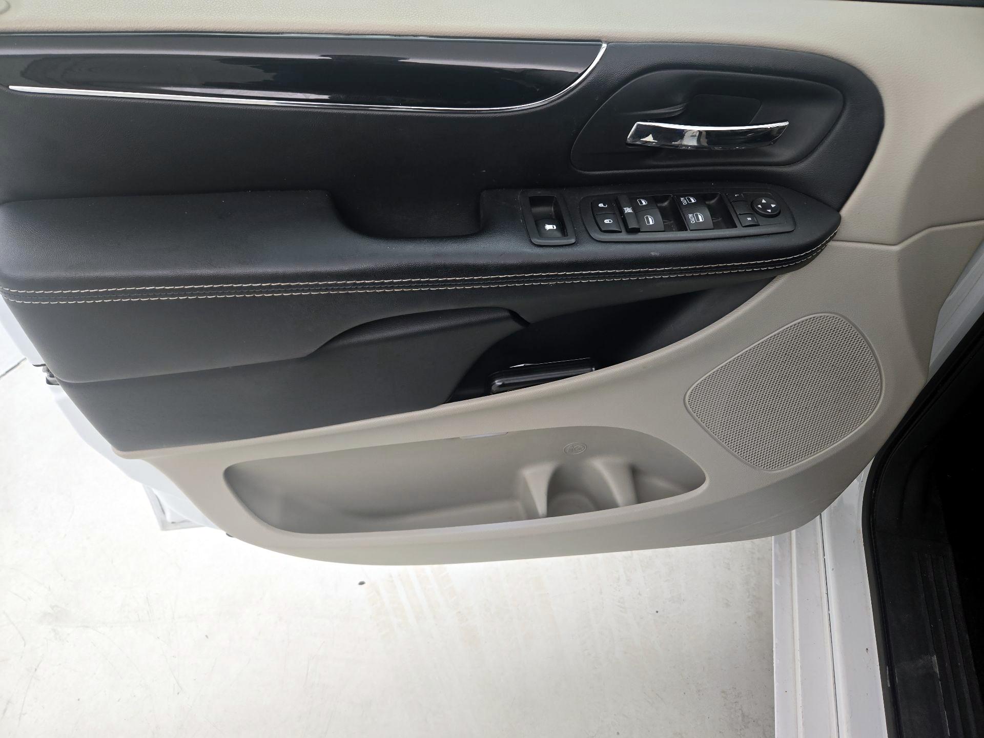 Thumbnail: 2019 Dodge Grand Caravan - 12
