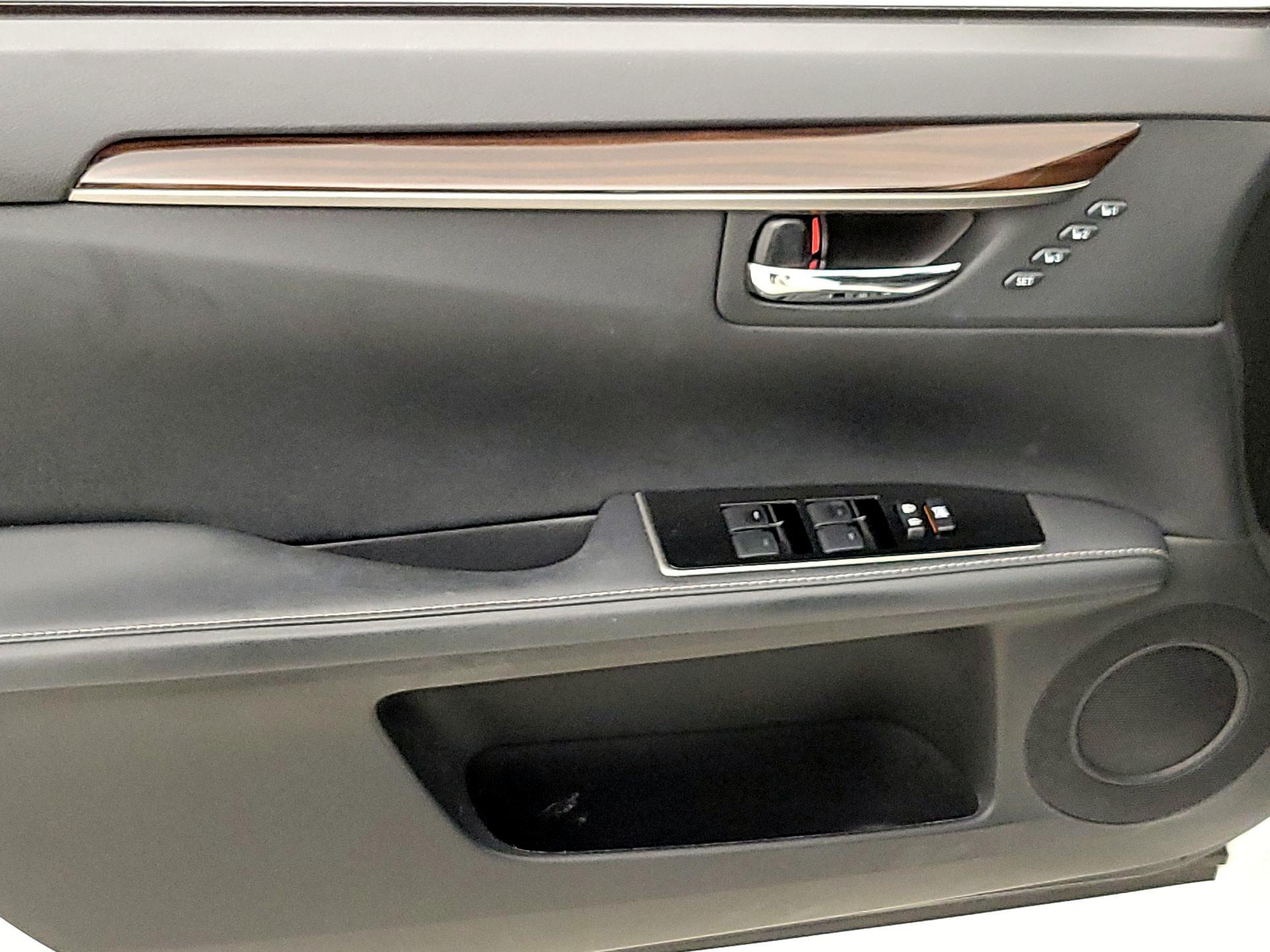 Thumbnail: 2017 Lexus ES - 12