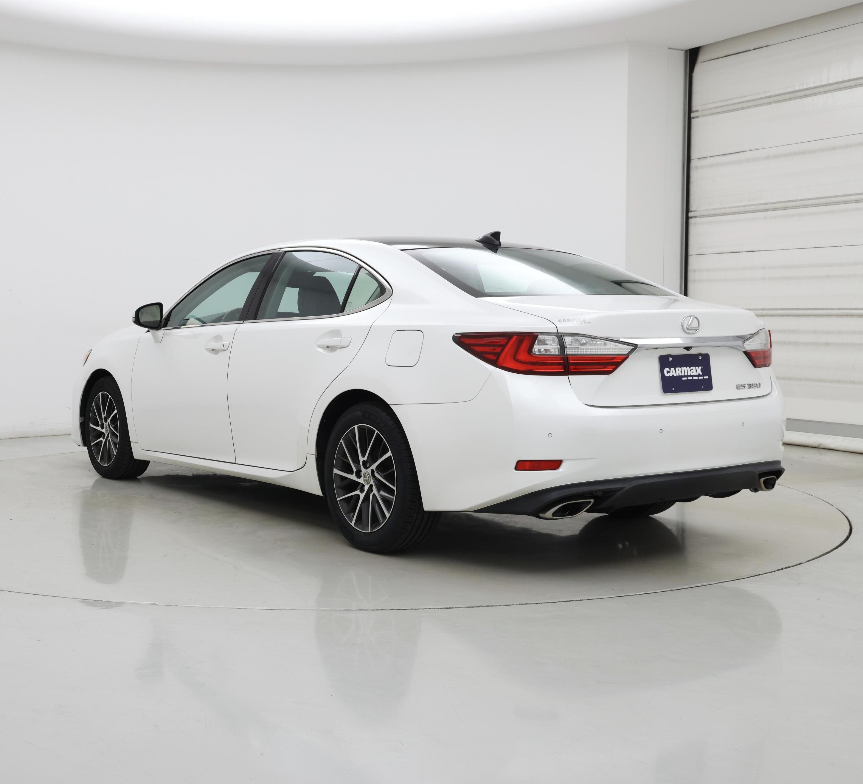 Thumbnail: 2017 Lexus ES - 2