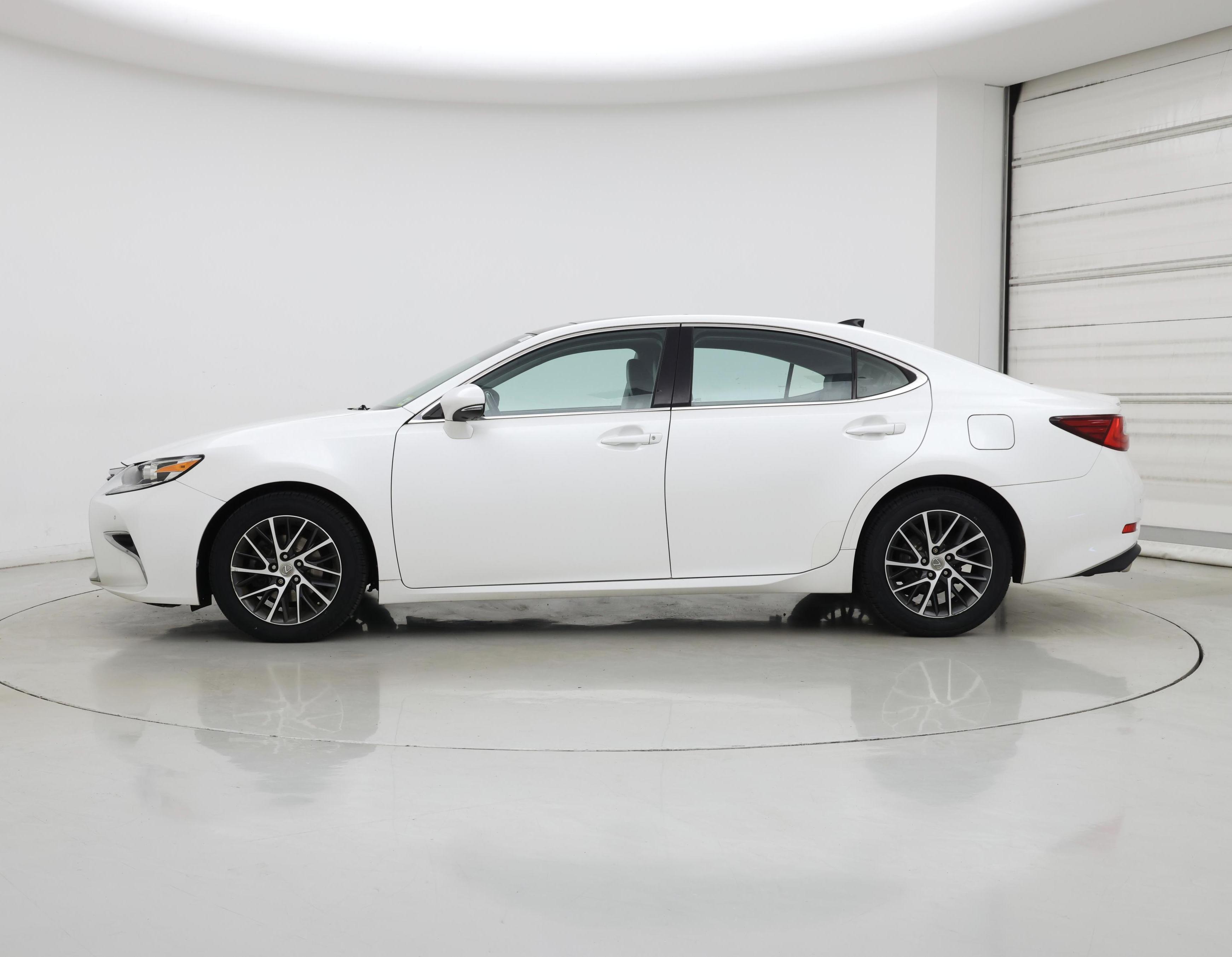 Thumbnail: 2017 Lexus ES - 3