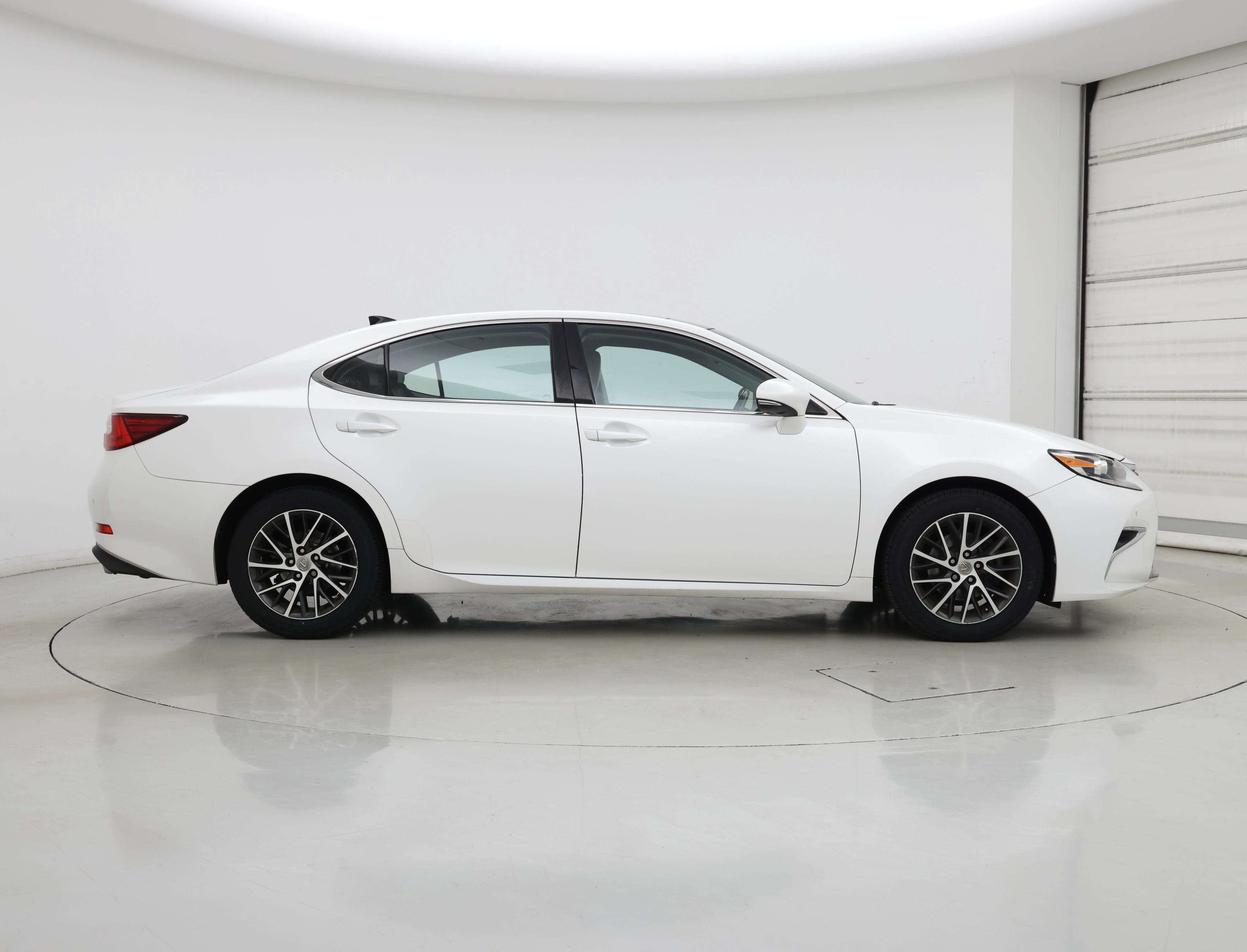 Thumbnail: 2017 Lexus ES - 7