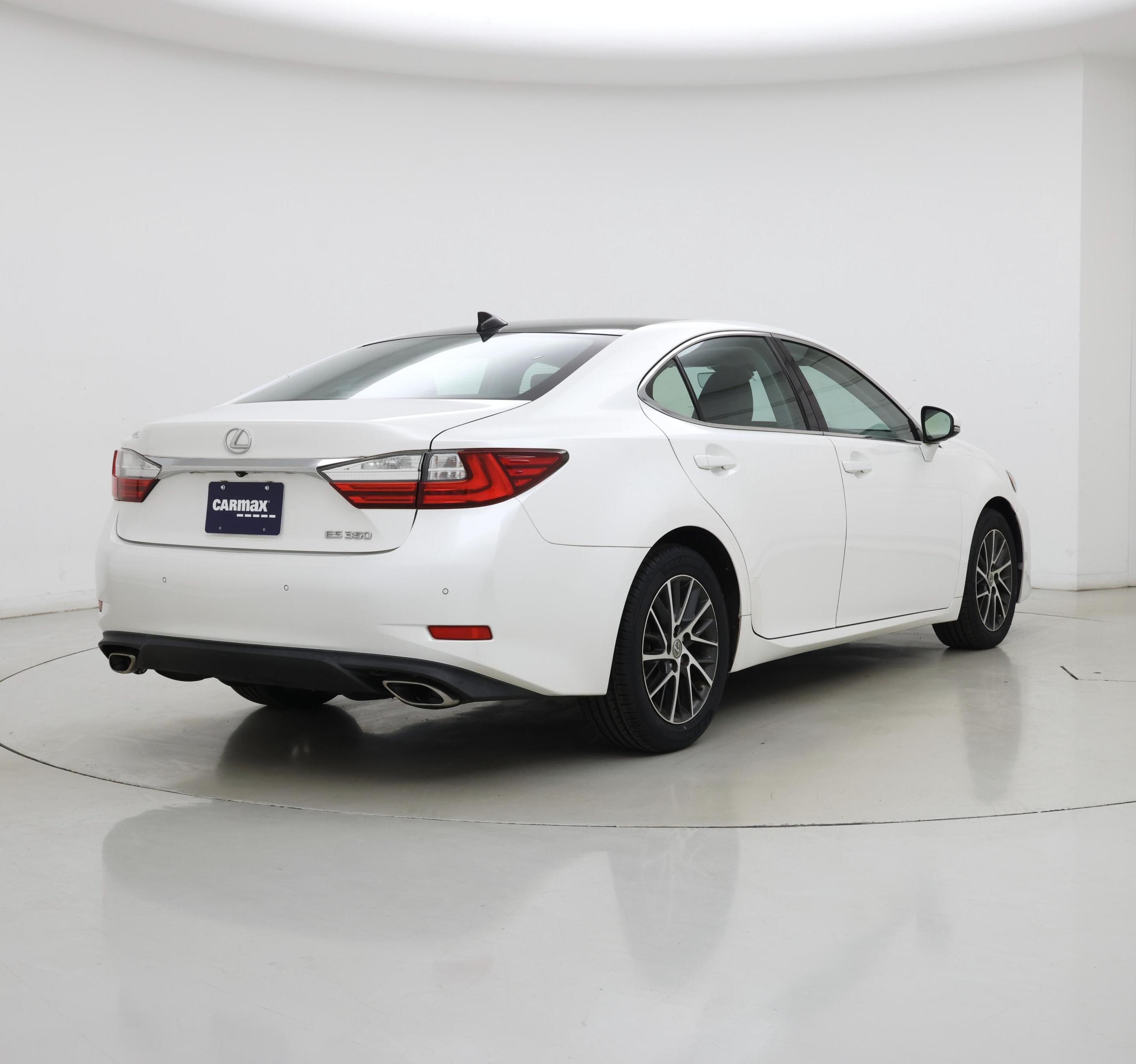 Thumbnail: 2017 Lexus ES - 8