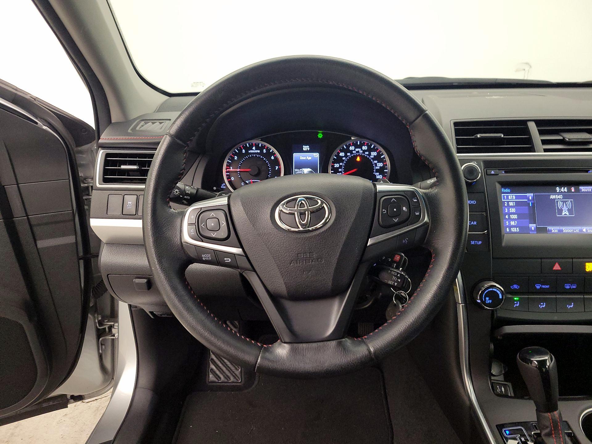 Thumbnail: 2016 Toyota Camry - 10
