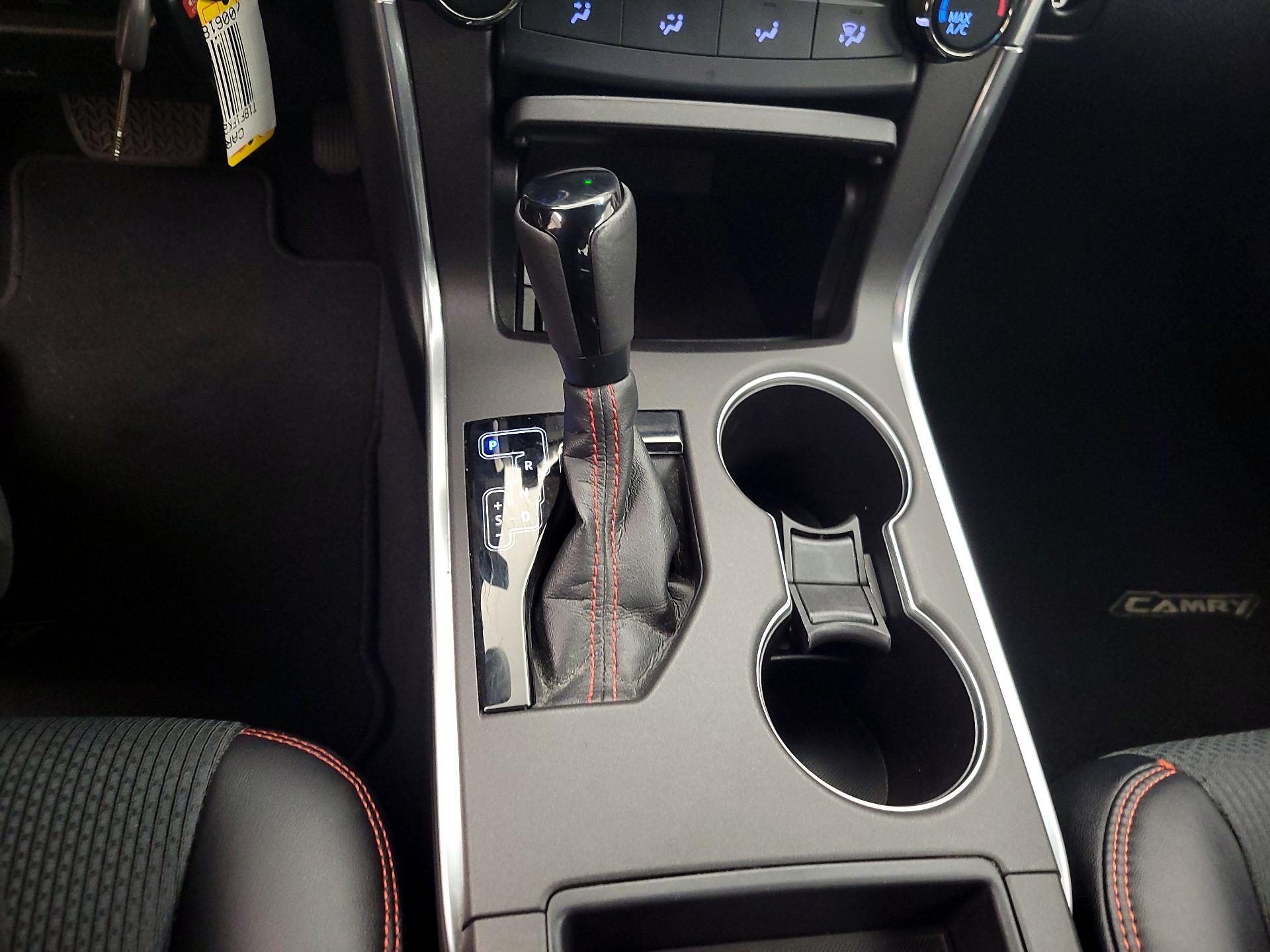 Thumbnail: 2016 Toyota Camry - 17