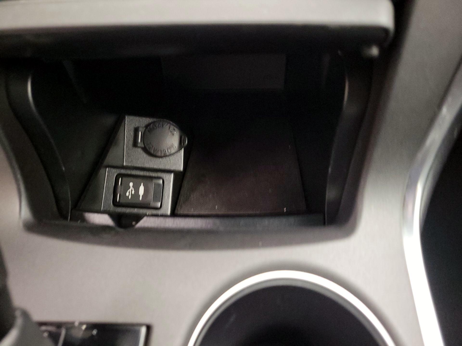 Thumbnail: 2016 Toyota Camry - 18