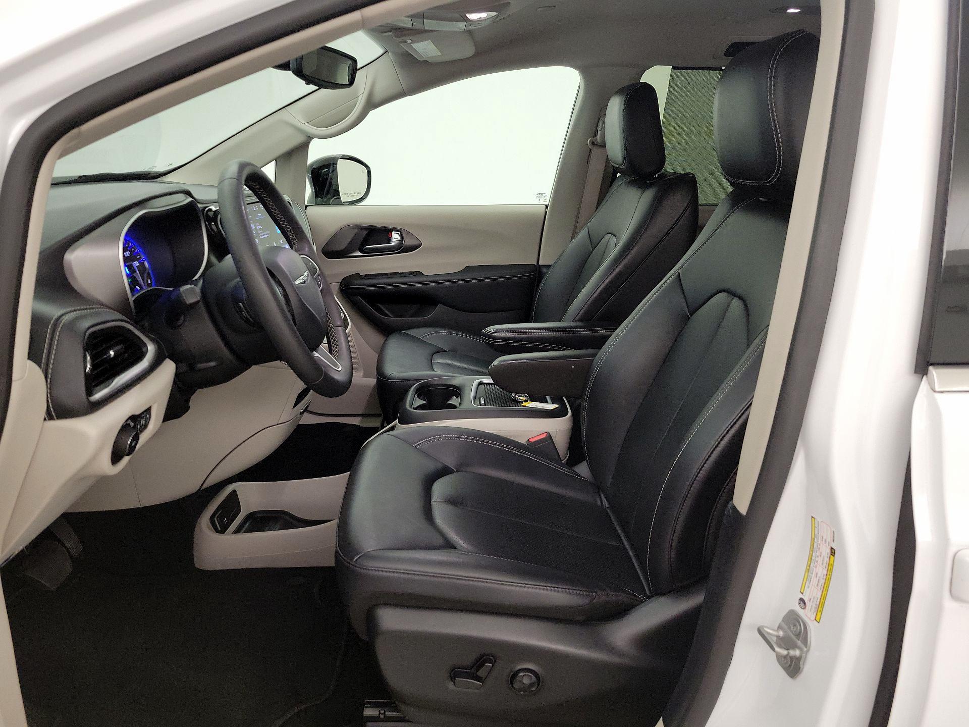 Thumbnail: 2024 Chrysler Pacifica - 11