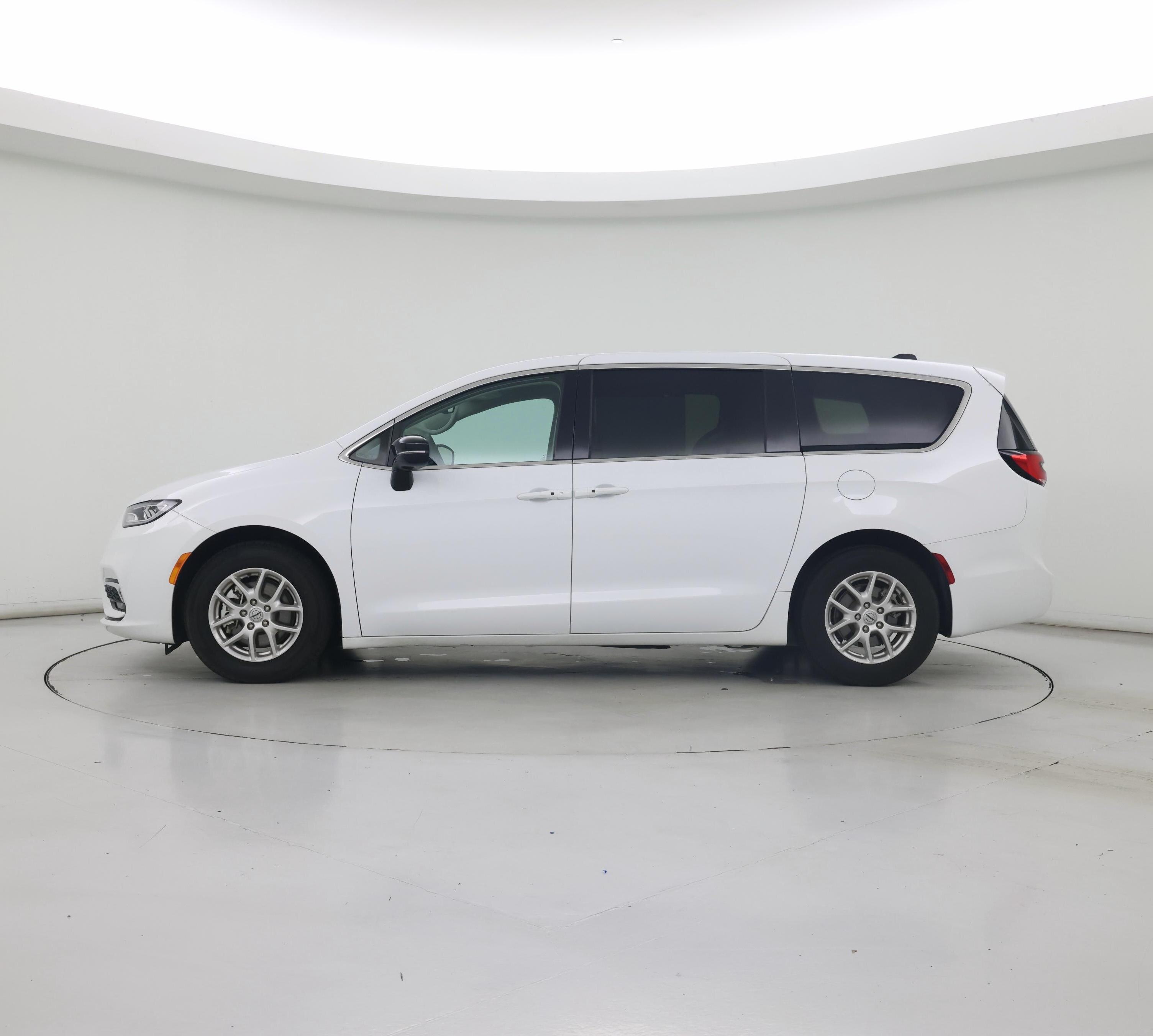 Thumbnail: 2024 Chrysler Pacifica - 3