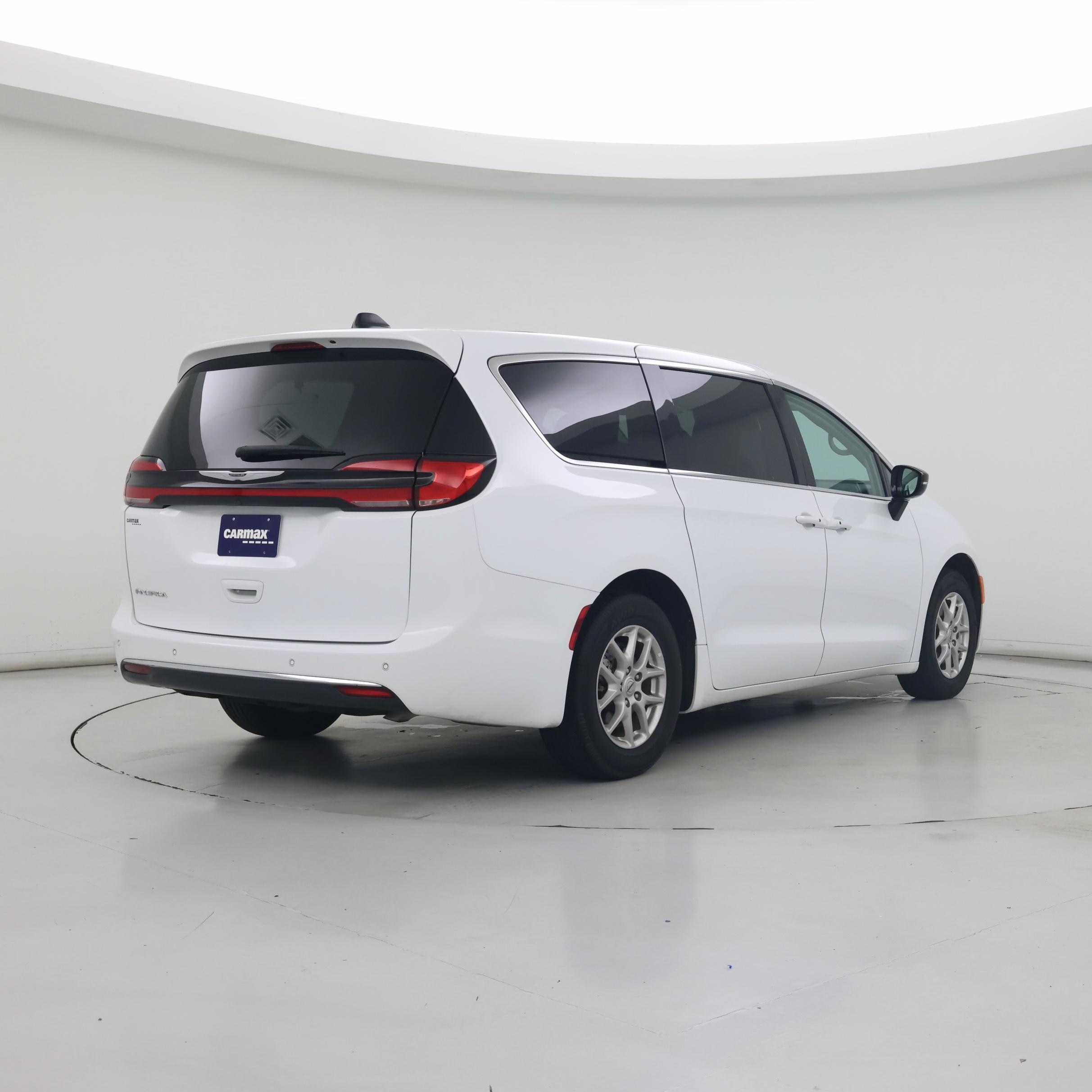 Thumbnail: 2024 Chrysler Pacifica - 8
