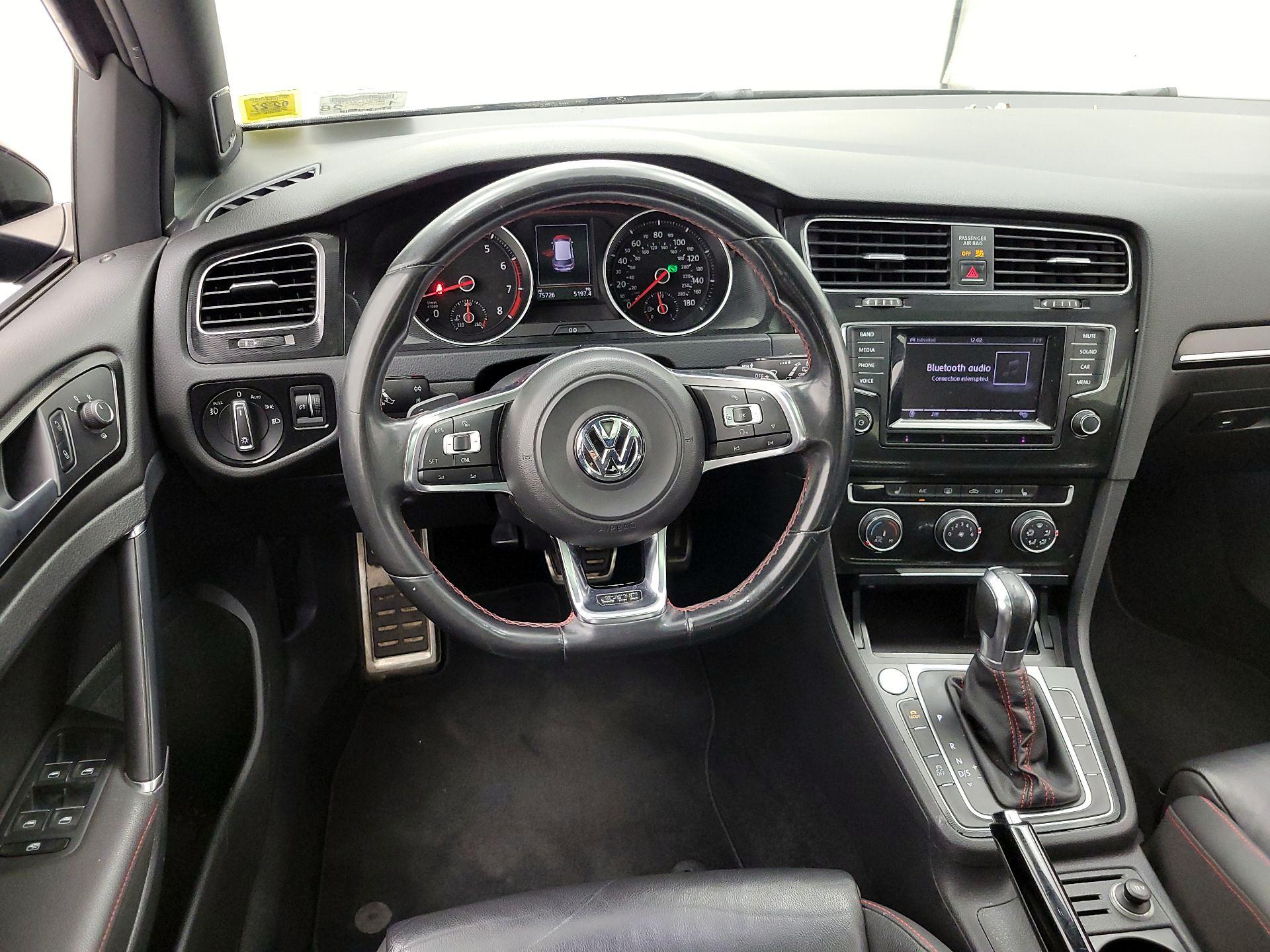 Thumbnail: 2015 Volkswagen Golf - 10