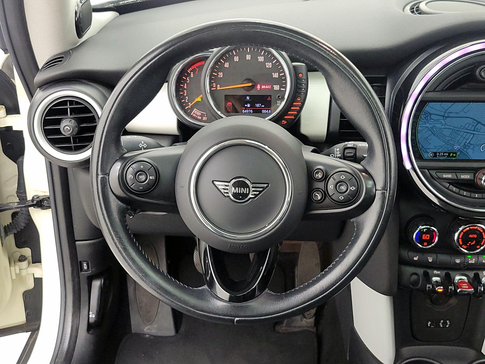 Thumbnail: 2015 MINI Cooper Hardtop - 10