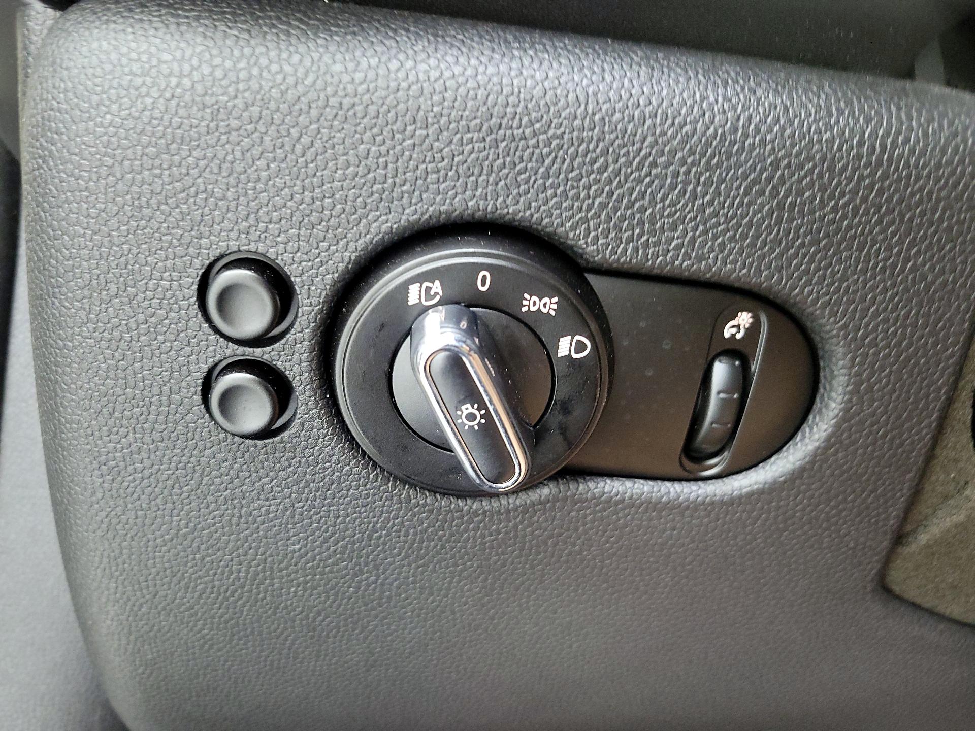 Thumbnail: 2015 MINI Cooper Hardtop - 13