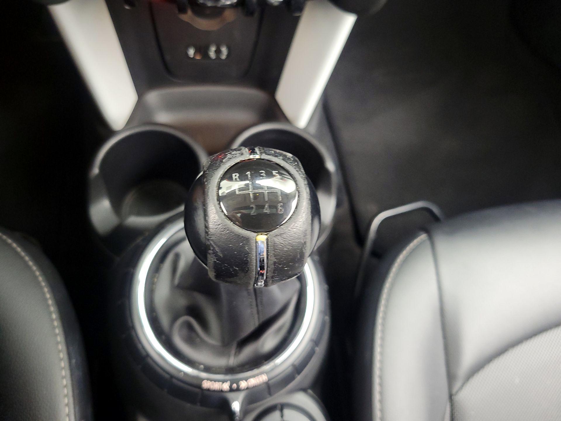 Thumbnail: 2015 MINI Cooper Hardtop - 18