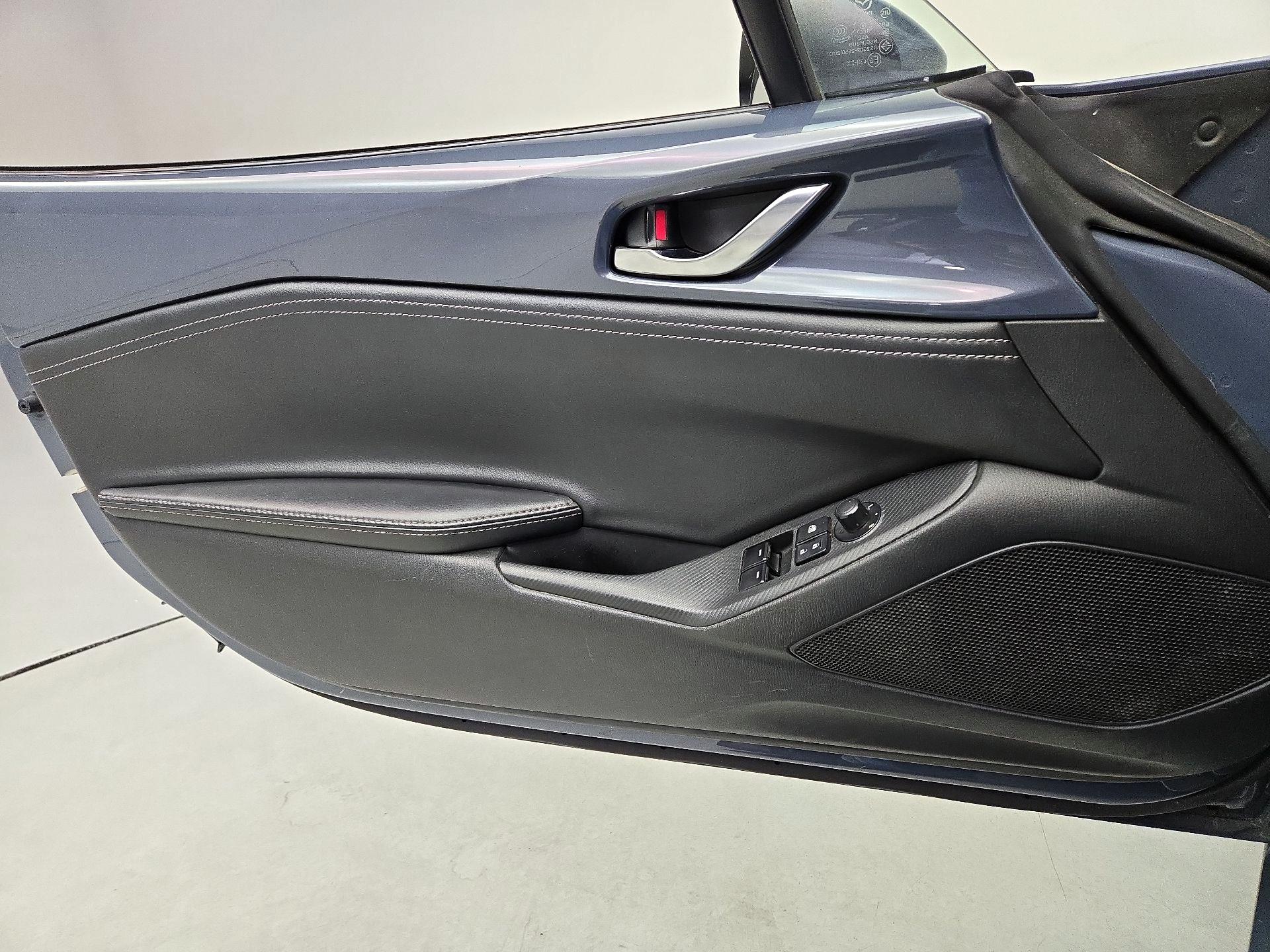 Thumbnail: 2021 Mazda MX-5 Miata - 12