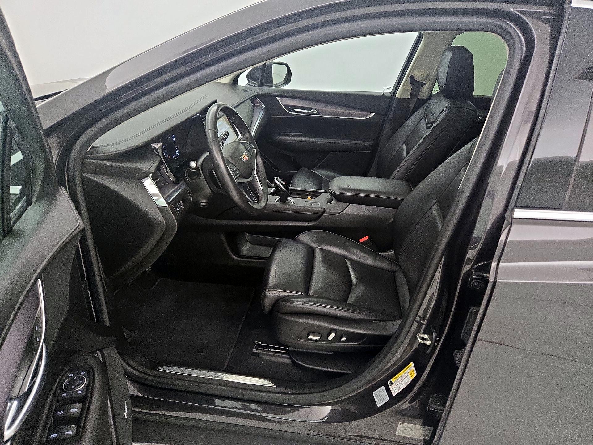 Thumbnail: 2017 Cadillac XT5 - 11