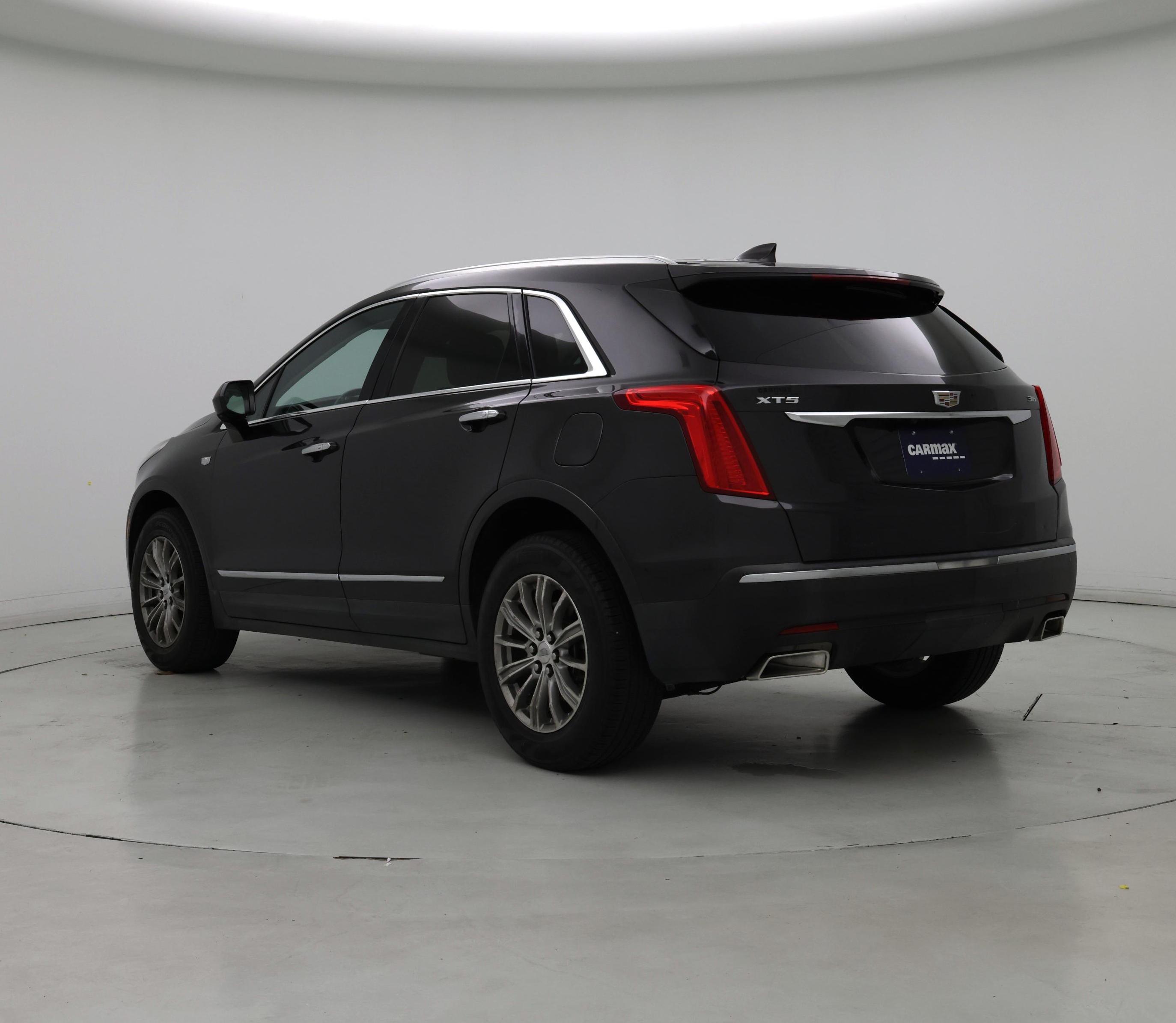 Thumbnail: 2017 Cadillac XT5 - 2