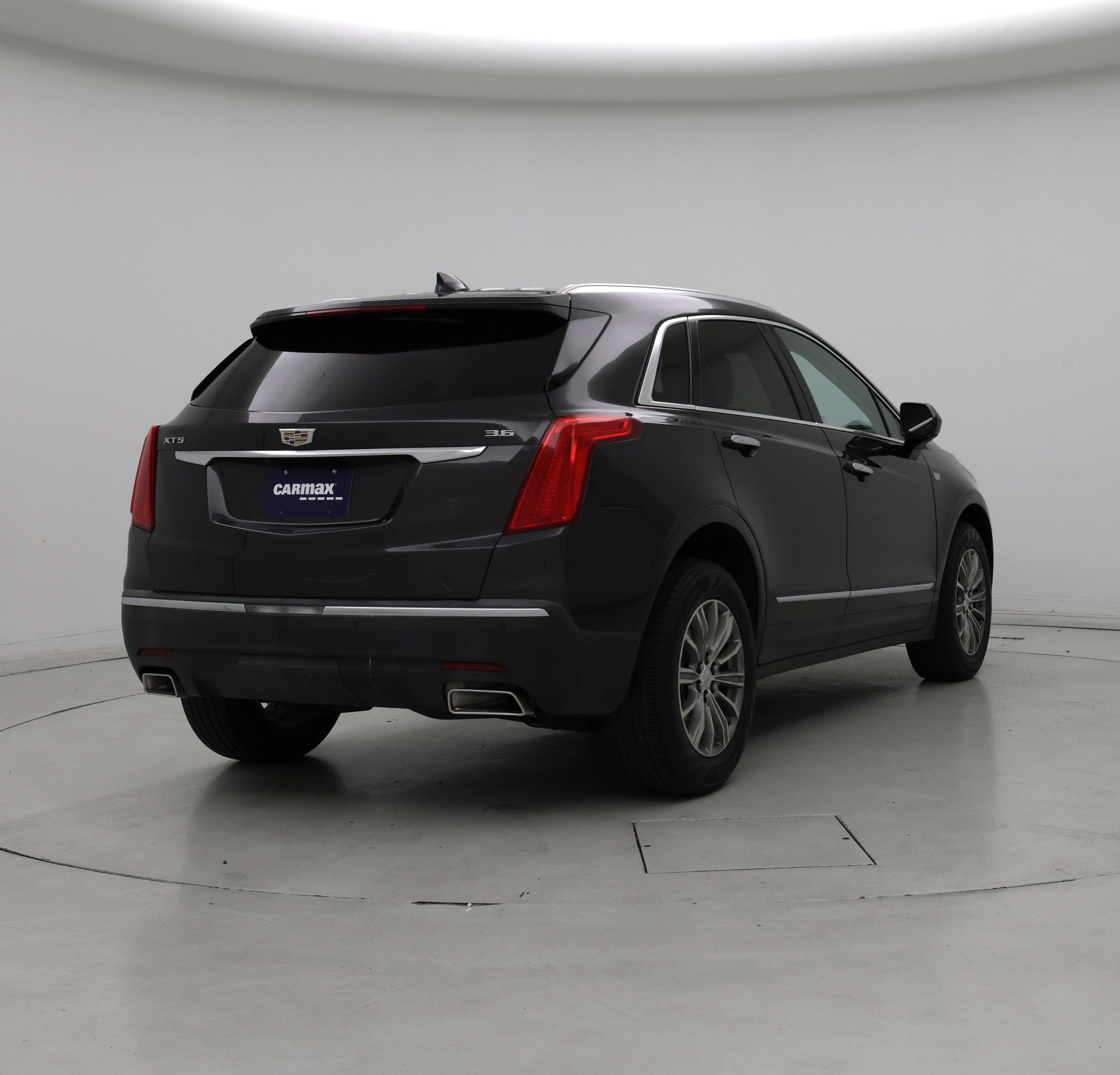 Thumbnail: 2017 Cadillac XT5 - 8
