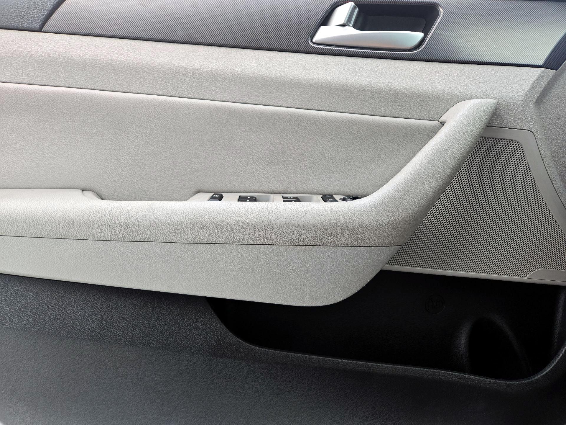 Thumbnail: 2016 Hyundai Sonata - 12