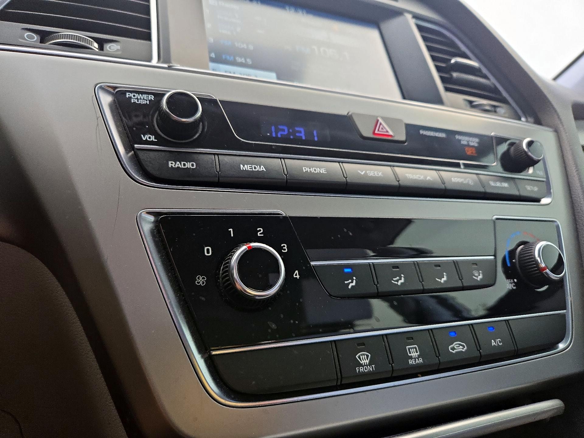 Thumbnail: 2016 Hyundai Sonata - 16
