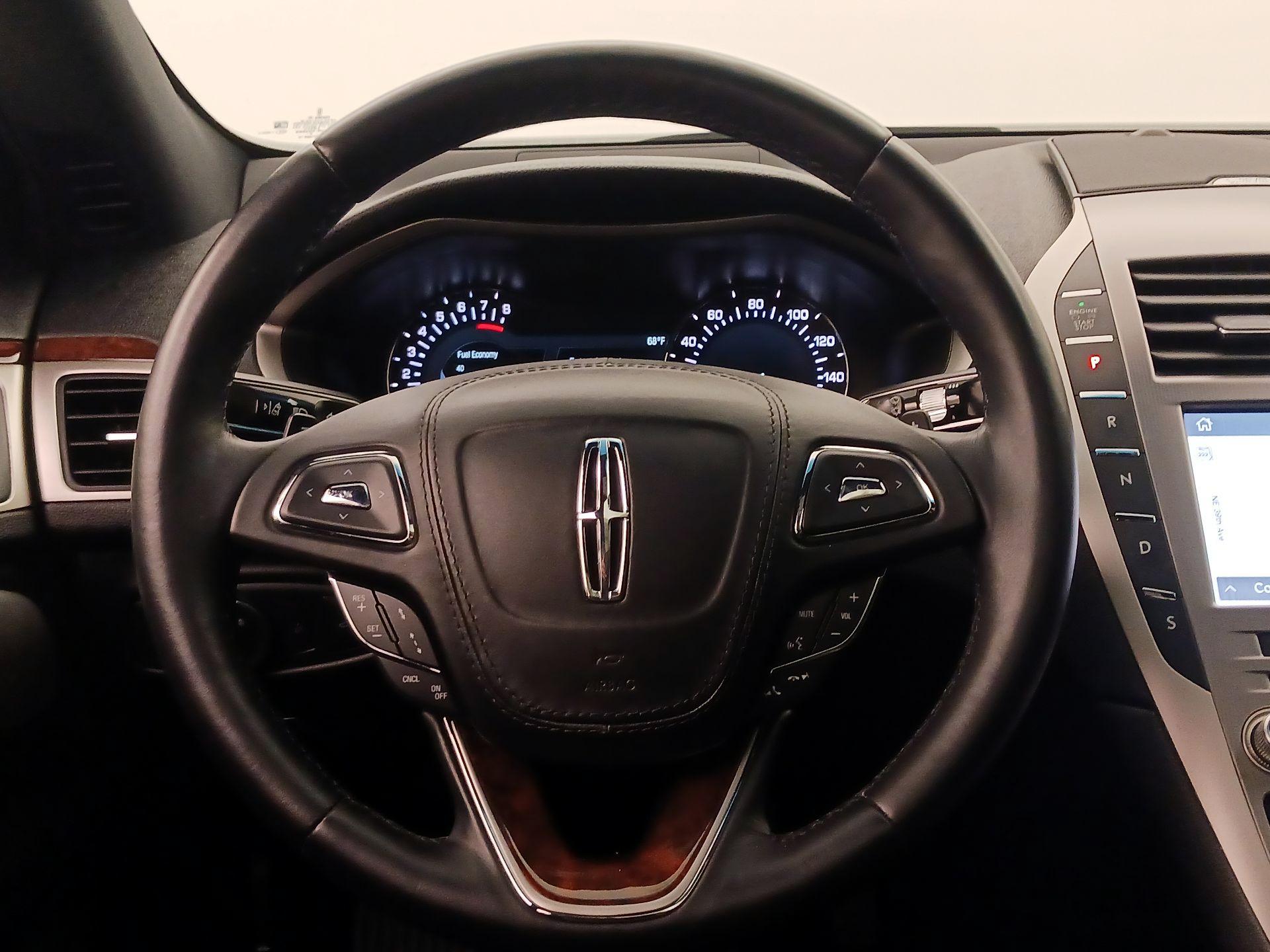 Thumbnail: 2020 Lincoln MKZ - 10